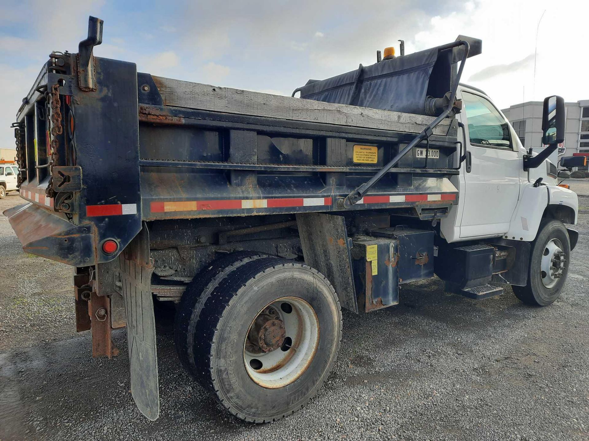 2006 GMC 7500 S/A 10' DUMP TRUCK (VDOT UNIT: R08291) - Image 3 of 19