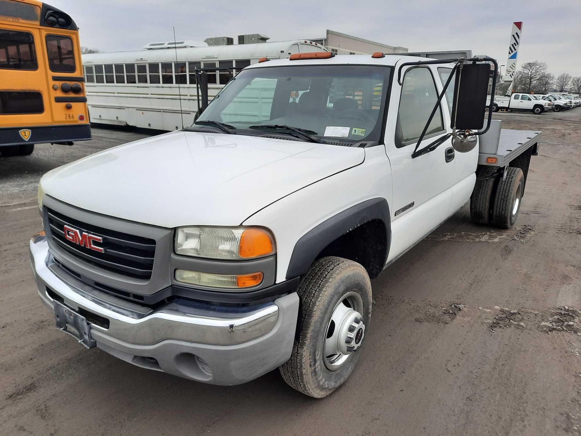 2007 GMC 3500 DUALLY FLATBED PICKUP TRUCK