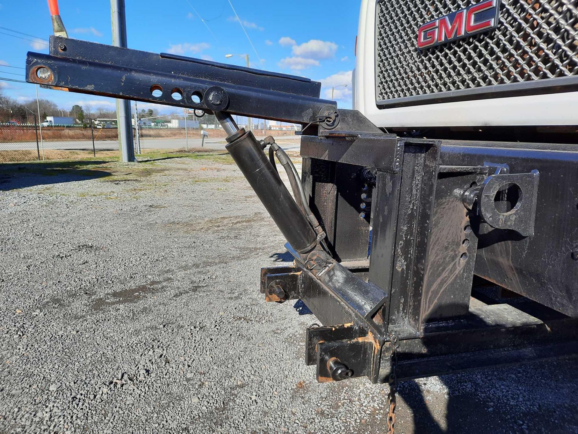 2005 GMC 7500 S/A 10' DUMP TRUCK (VDOT UNIT: R07284) - Image 20 of 20