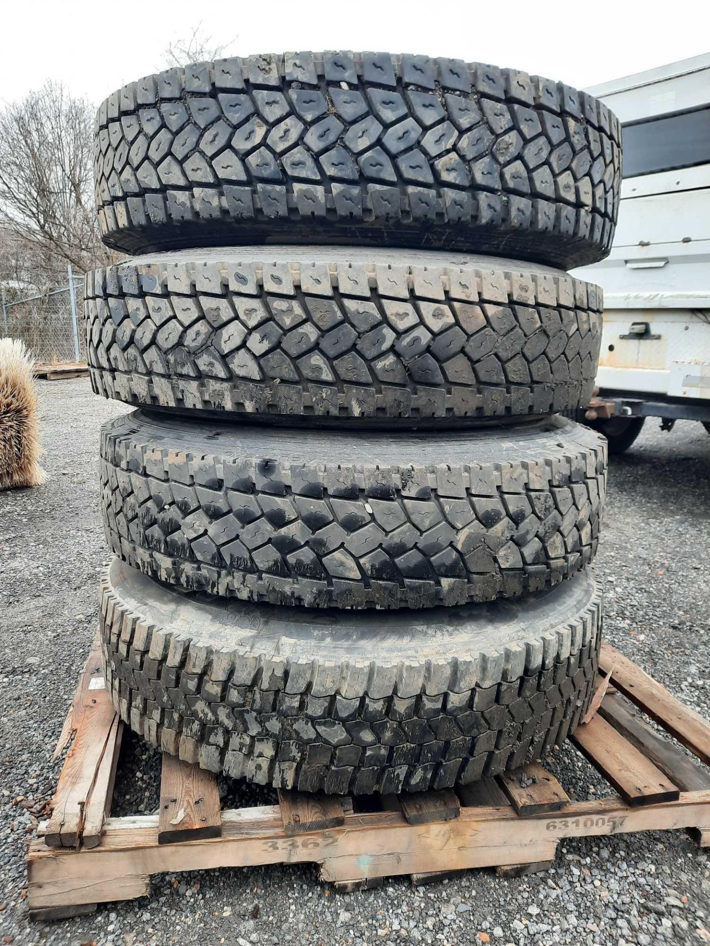 PALLET OF (4)TIRES - Bild 3 aus 4