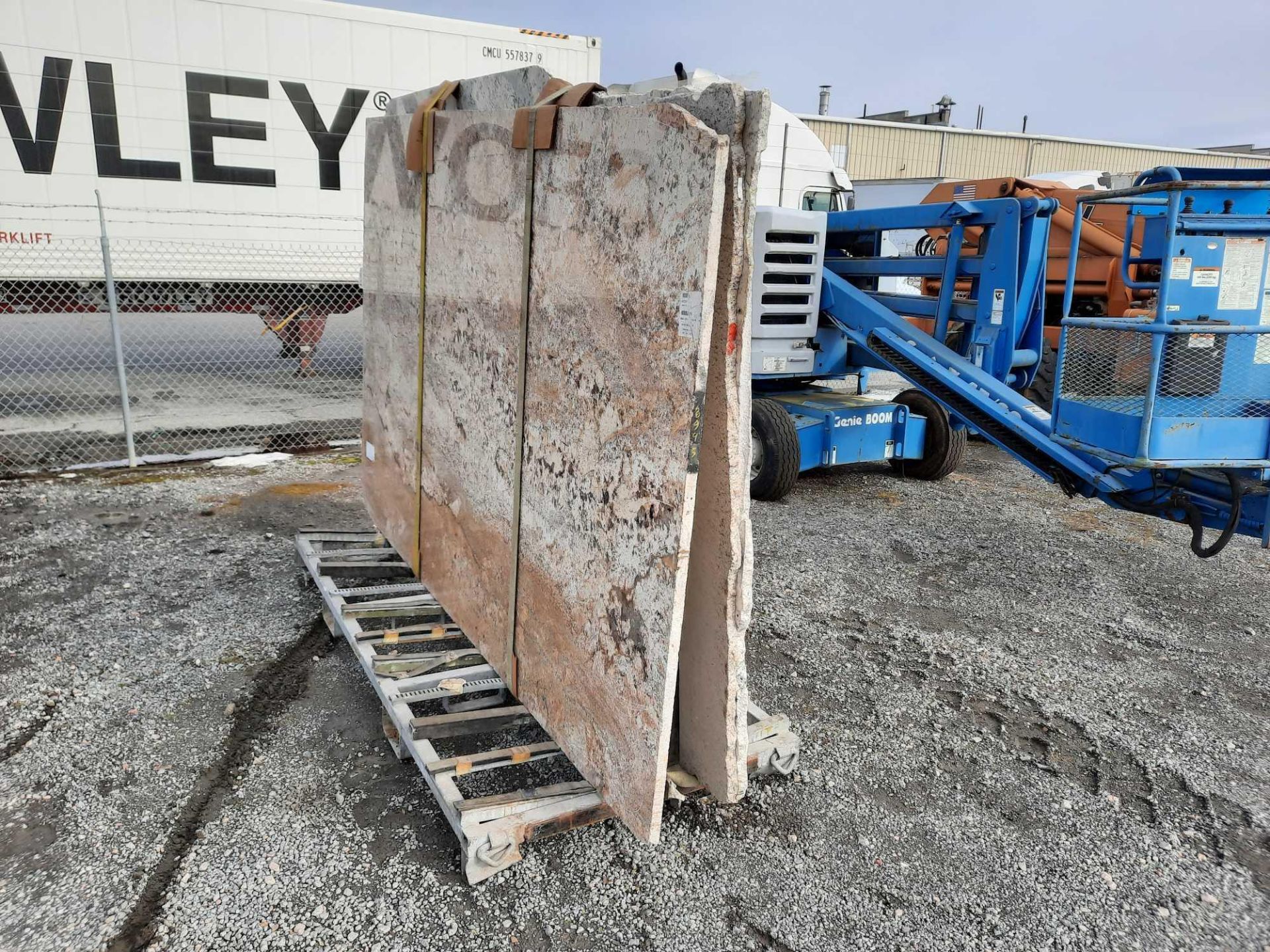 ROUGH CUT GRANITE SLABS - Image 3 of 4