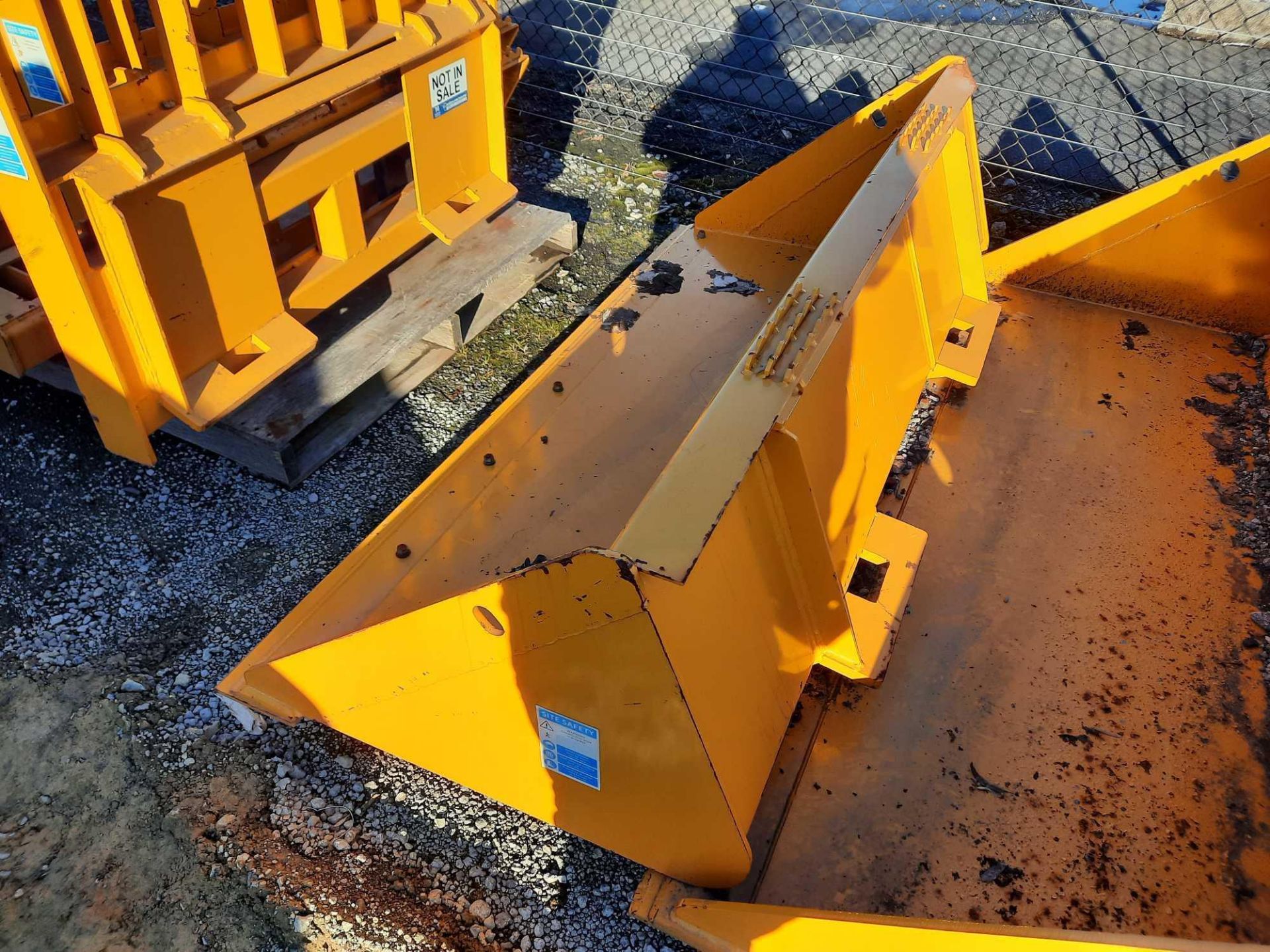 (1) 72" SEVERE SKID STEER BUCKET - Image 4 of 4