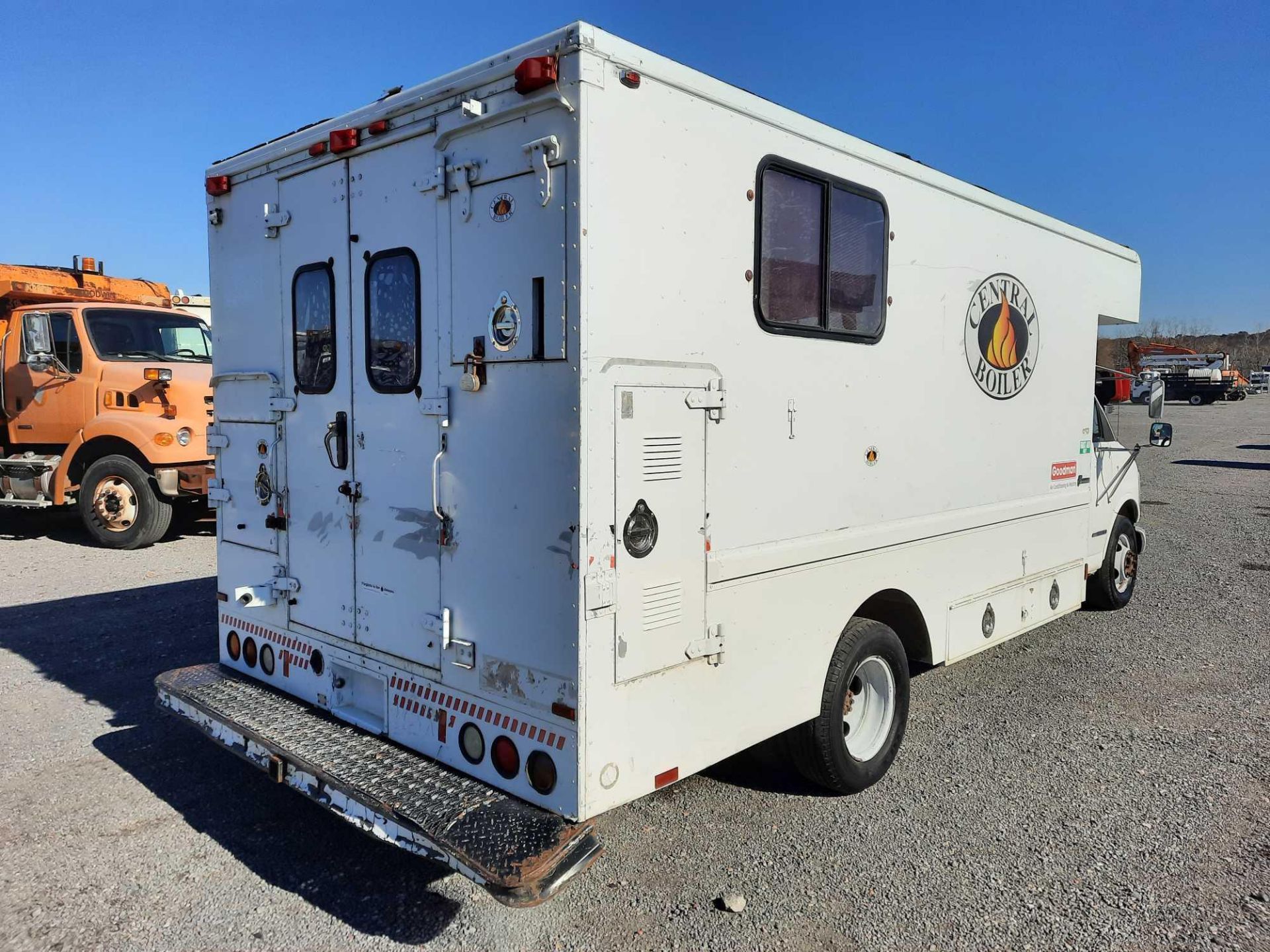 1996 GMC 3500 UTILITY SERVICE BOX TRUCK - Bild 2 aus 28