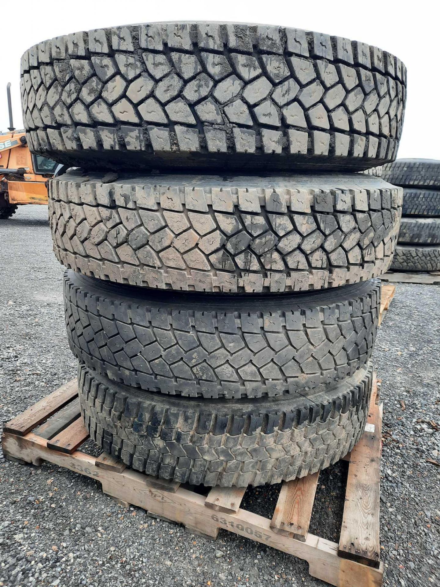 PALLET OF (4)TIRES - Bild 2 aus 4