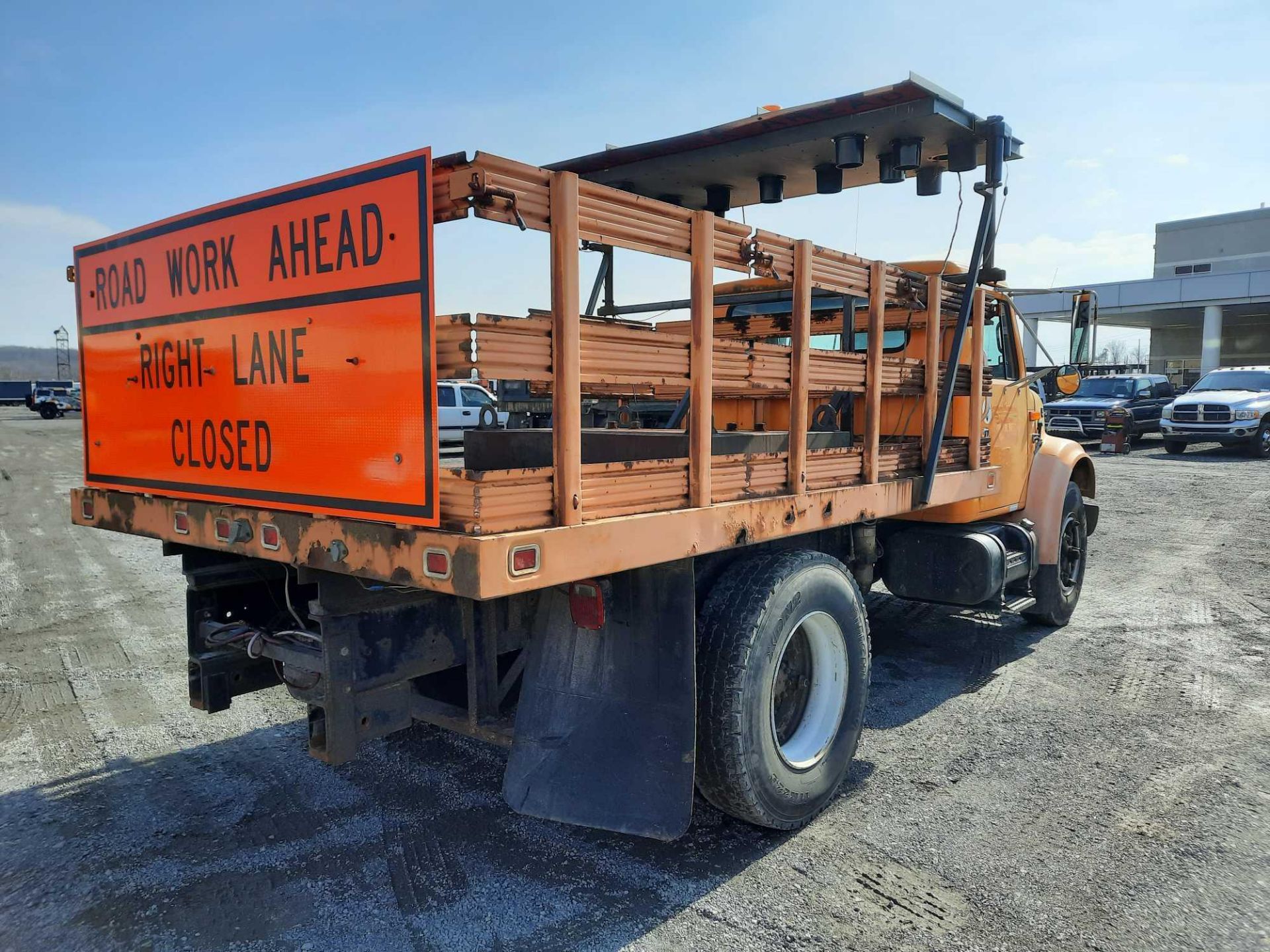 1996 INTL. 4700 STAKEBODY W/ ARROW BOARD TRUCK (VDOT UNIT #: R02715) - Image 3 of 16
