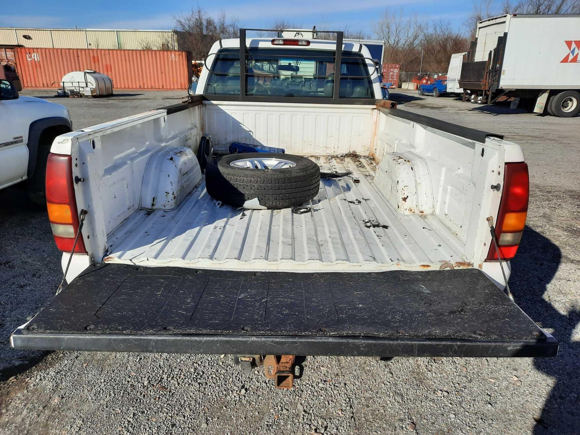 2003 GMC SIERRA 2500HD PICK UP TRUCK (INOPERABLE) - Image 7 of 14