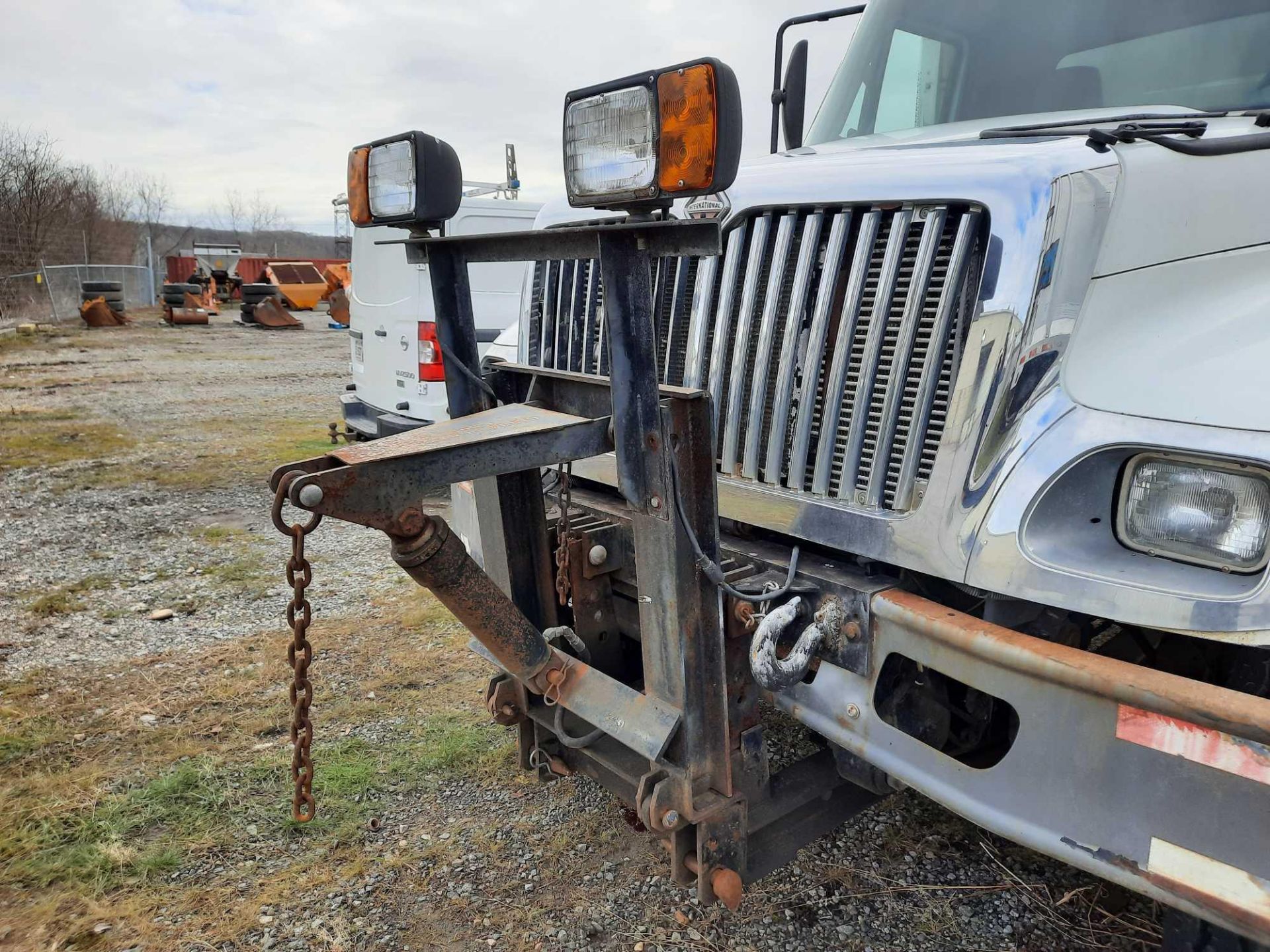 2005 INTERNATIONAL 7400SFA 16' TANDEM DUMP TRUCK - Image 21 of 21