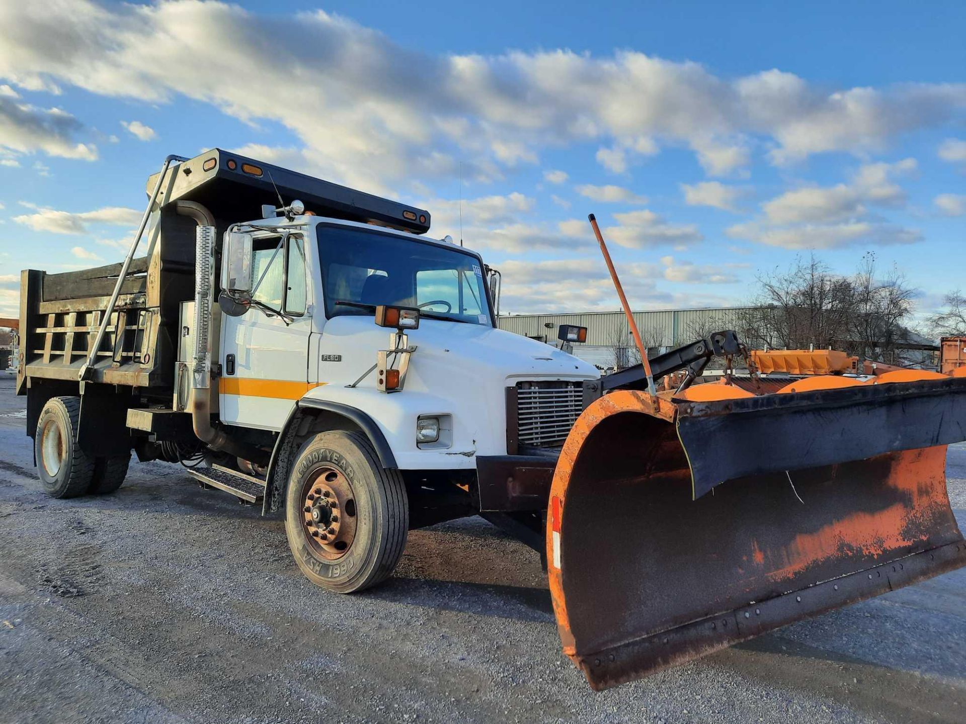 2004 FREIGHTLINER FL80 DUMP TRUCK - Image 4 of 15