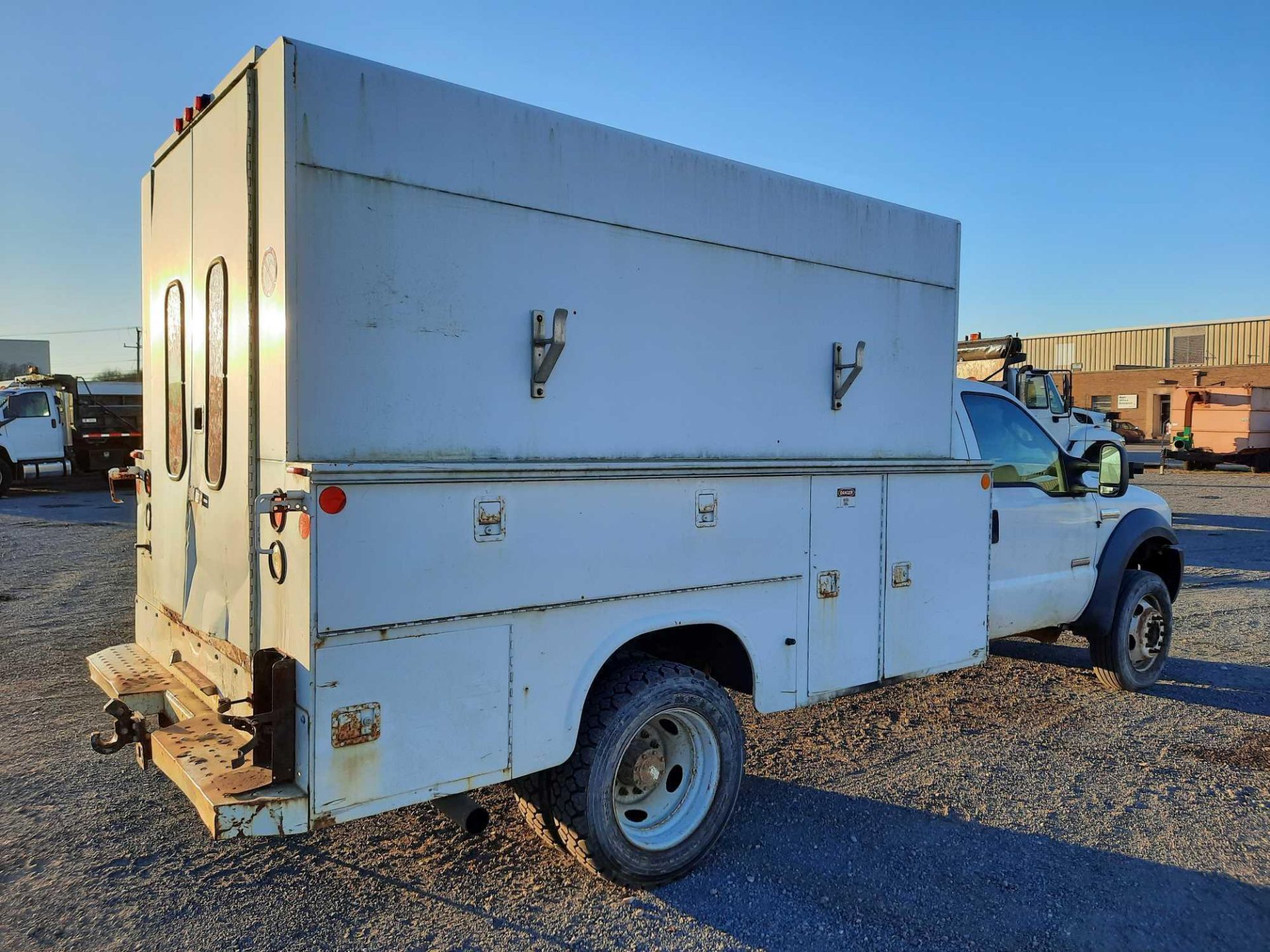 2006 FORD F-550 SERVICE TRUCK - Image 3 of 24