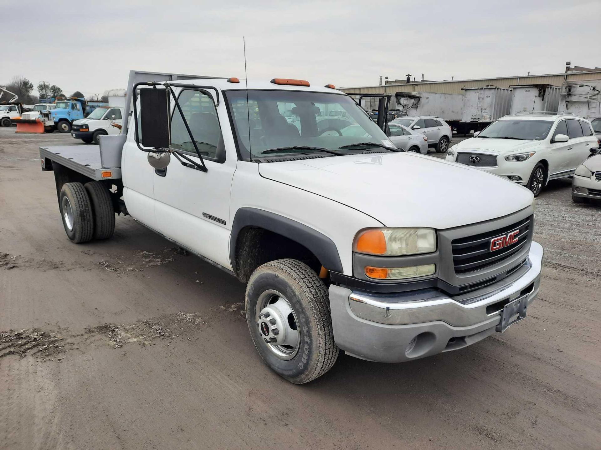 2007 GMC 3500 DUALLY FLATBED PICKUP TRUCK - Image 4 of 17