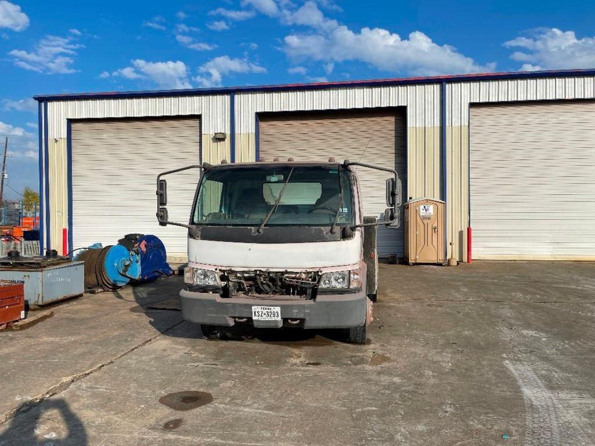 FORD LCF TANDEM AXLE SERVICE TRUCK - Image 3 of 10