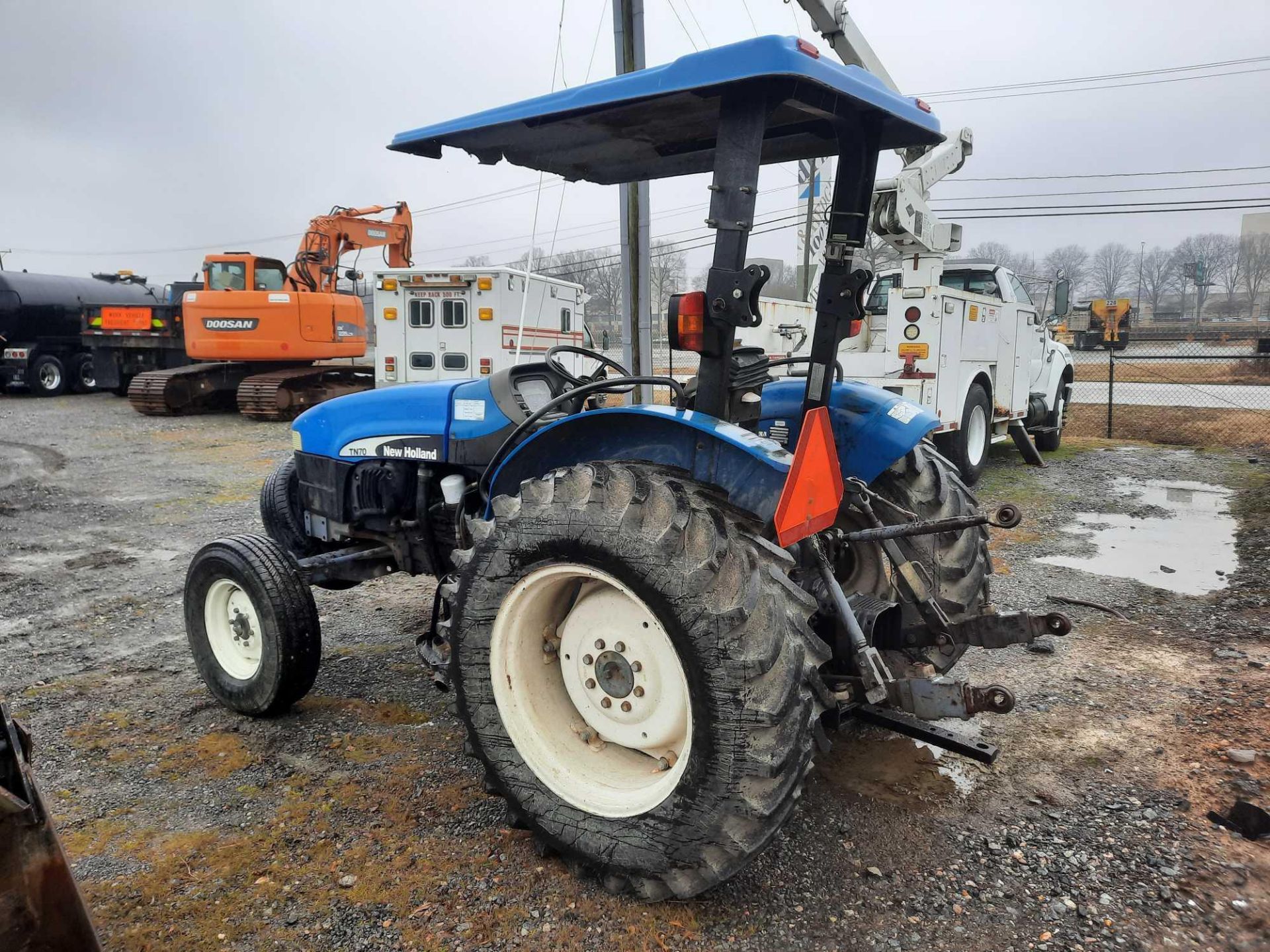 200 NEW HOLLAND TN70 TRACTOR - Bild 2 aus 4