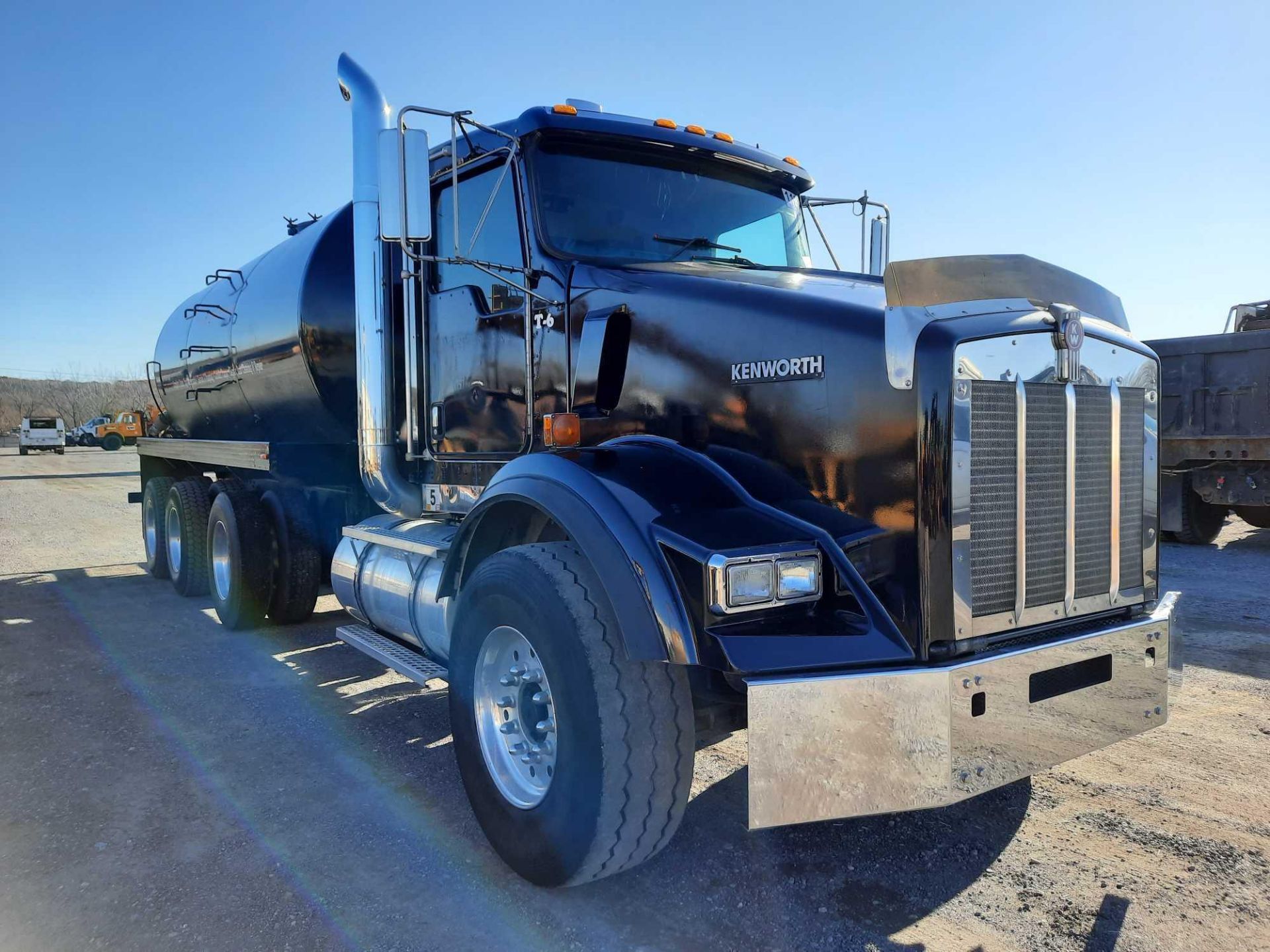 2003 KENWORTH T 800 SEPTIC TANK TRUCK - Image 4 of 25