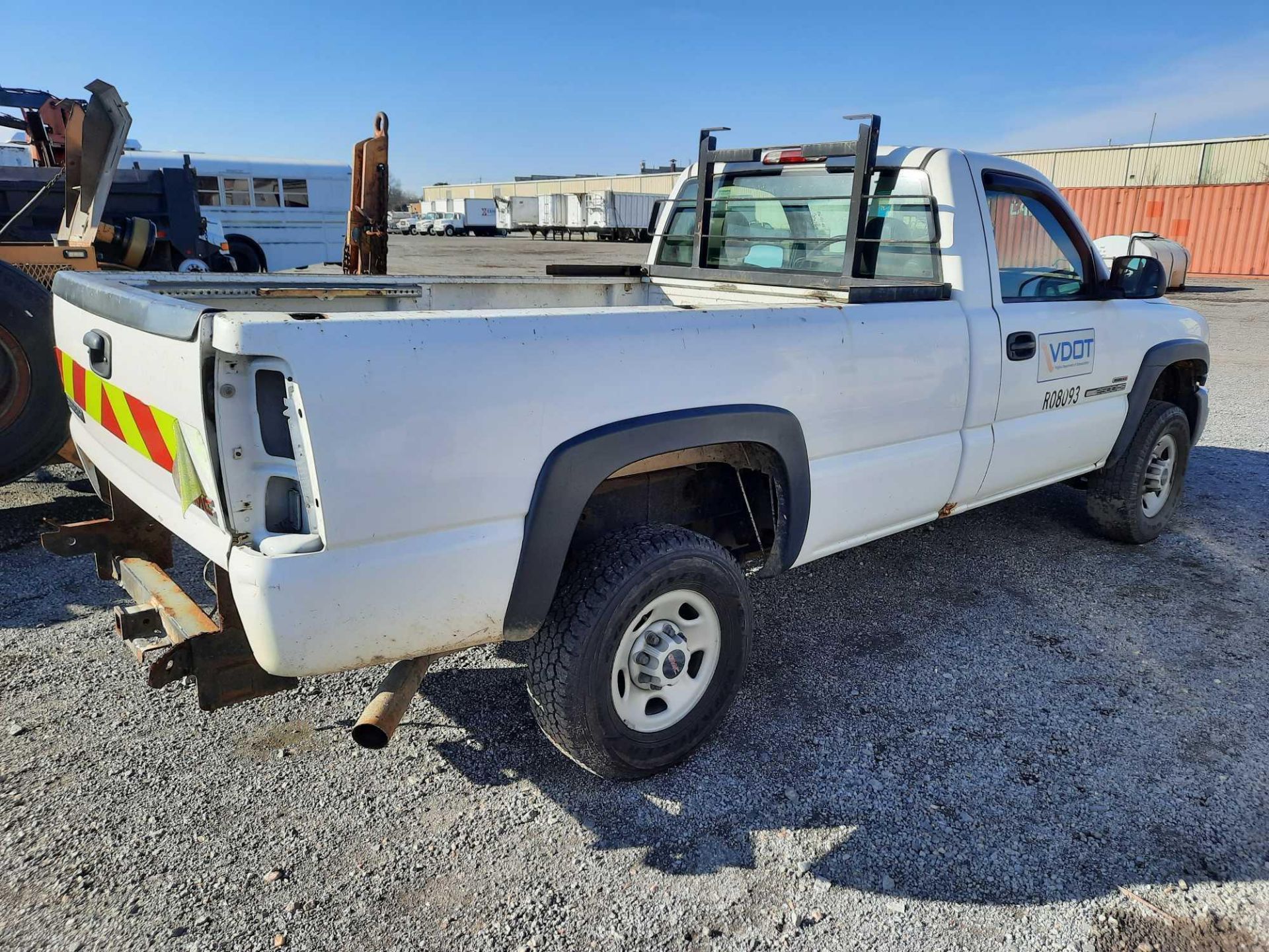 2005 GMC Sierra 2500 HD PICK UP TRUCK (INOPERABLE) - Image 3 of 13