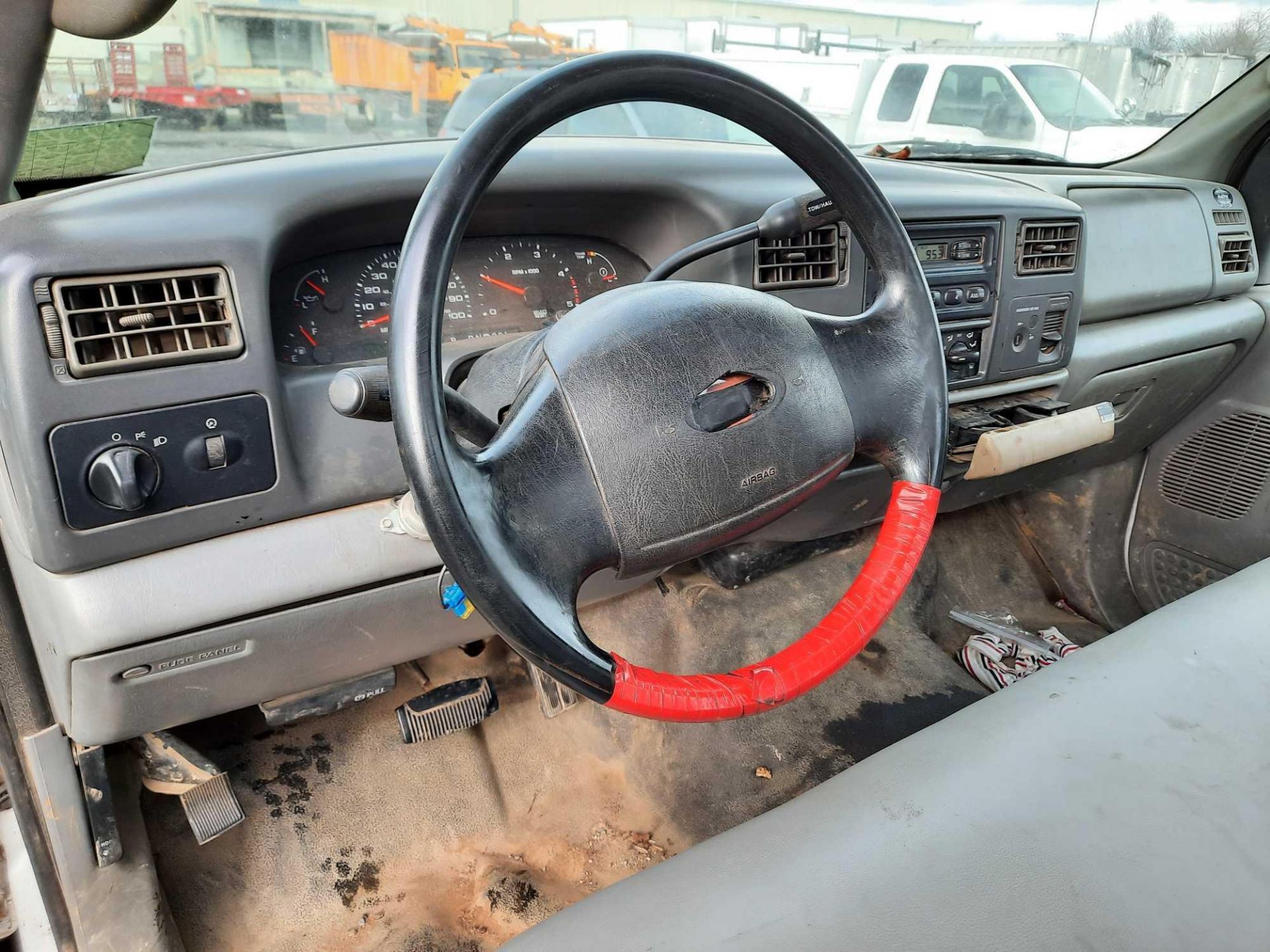 2004 FORD F-450 STAKE BODY TRUCK - Image 10 of 16