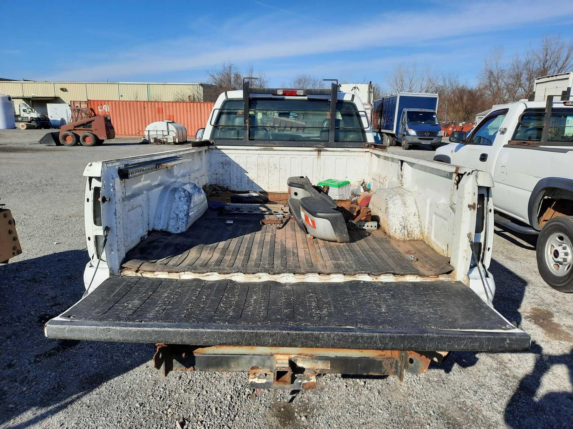 2005 GMC Sierra 2500 HD PICK UP TRUCK (INOPERABLE) - Image 8 of 13