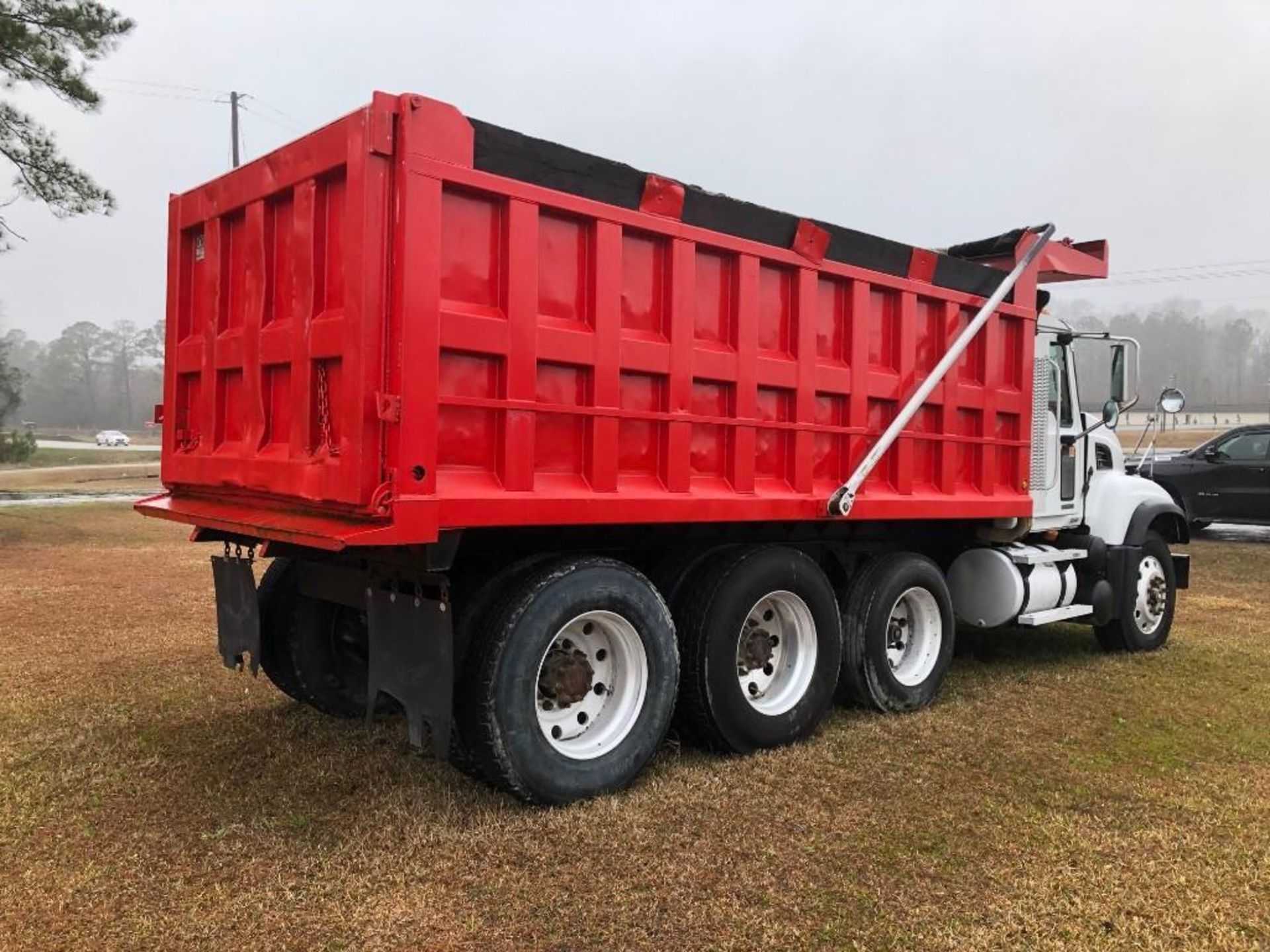 2006 MACK CV713 GRANITE TRI/A DUMP TRUCK - Image 4 of 37