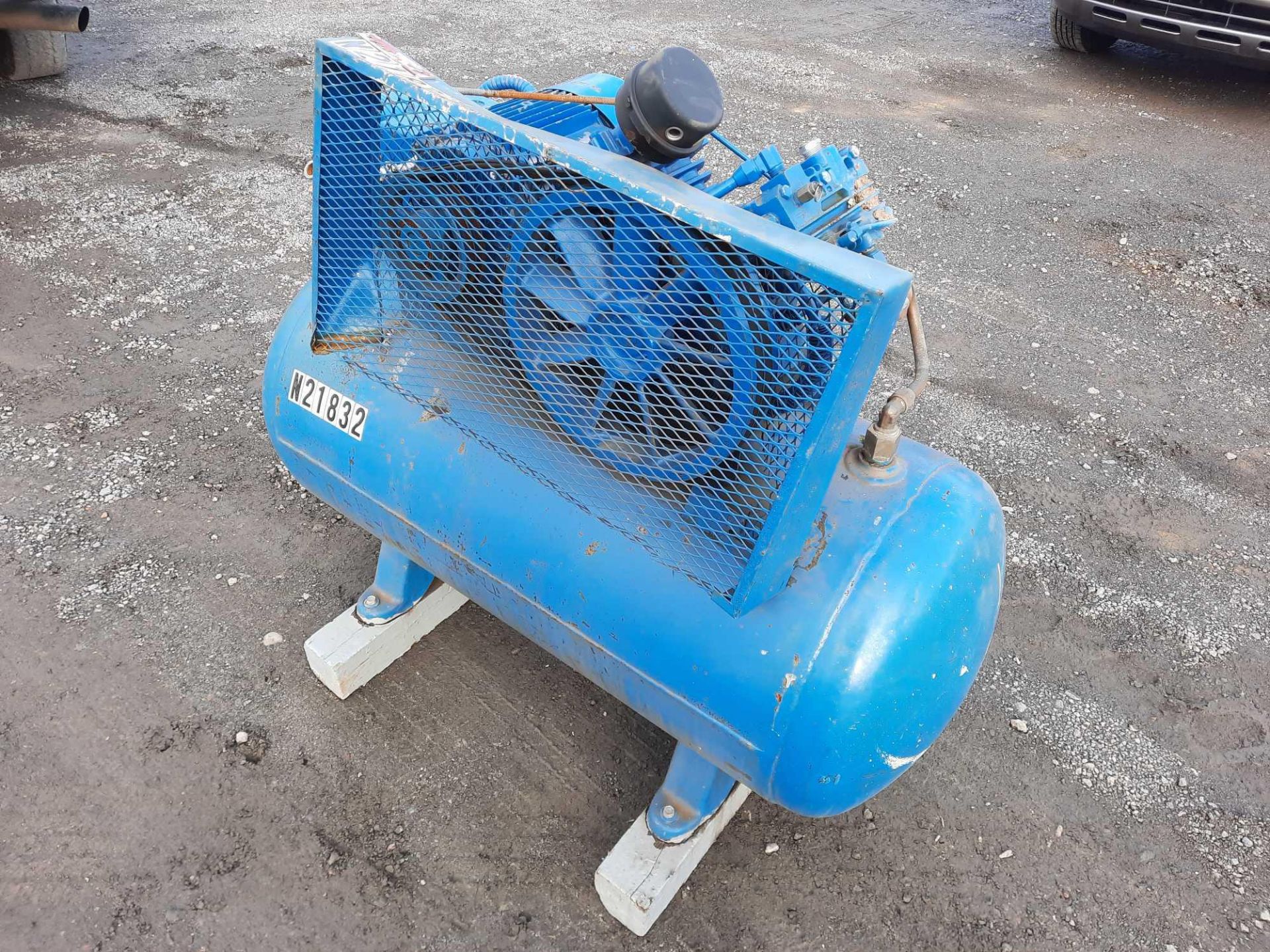 1983 EMGLO GT AIR COMPRESSOR (VDOT UNIT #: N21832) - Image 3 of 4