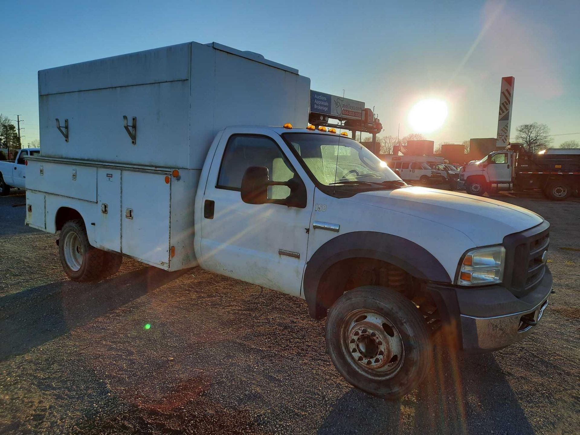 2006 FORD F-550 SERVICE TRUCK - Image 4 of 24