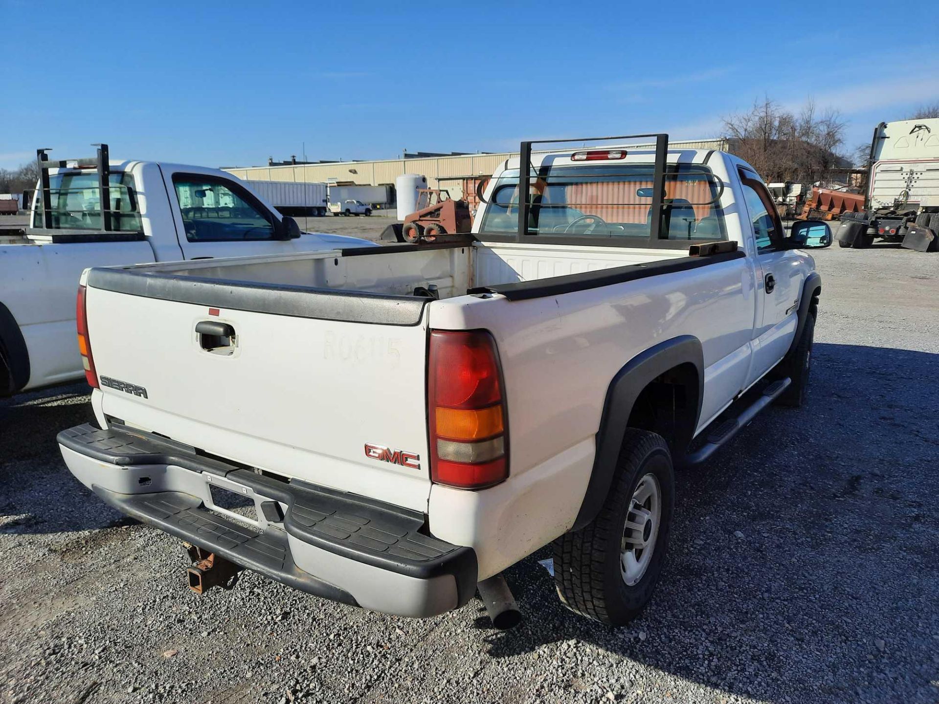 2003 GMC SIERRA 2500HD PICK UP TRUCK (INOPERABLE) - Image 3 of 14