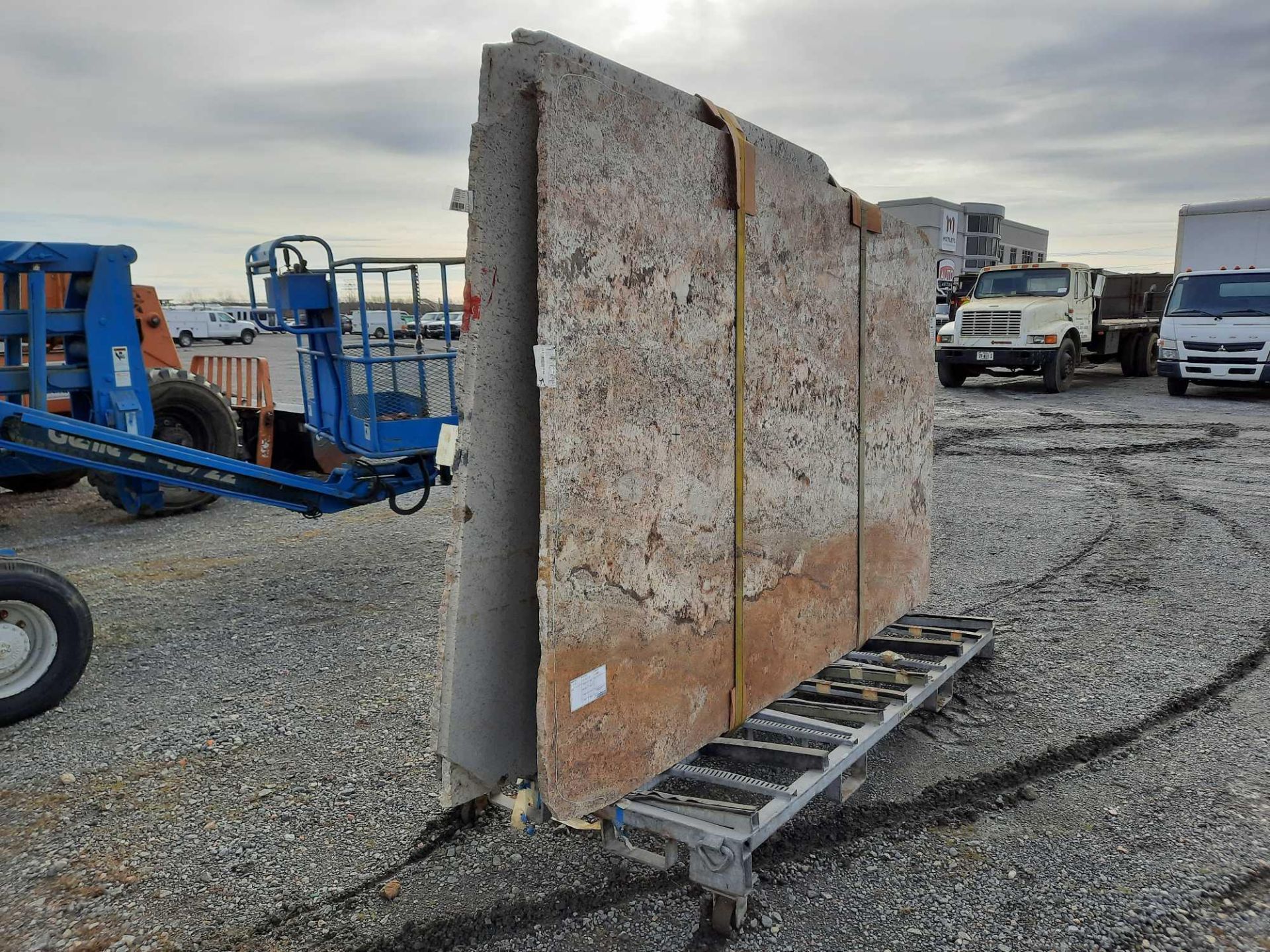 ROUGH CUT GRANITE SLABS - Image 2 of 4