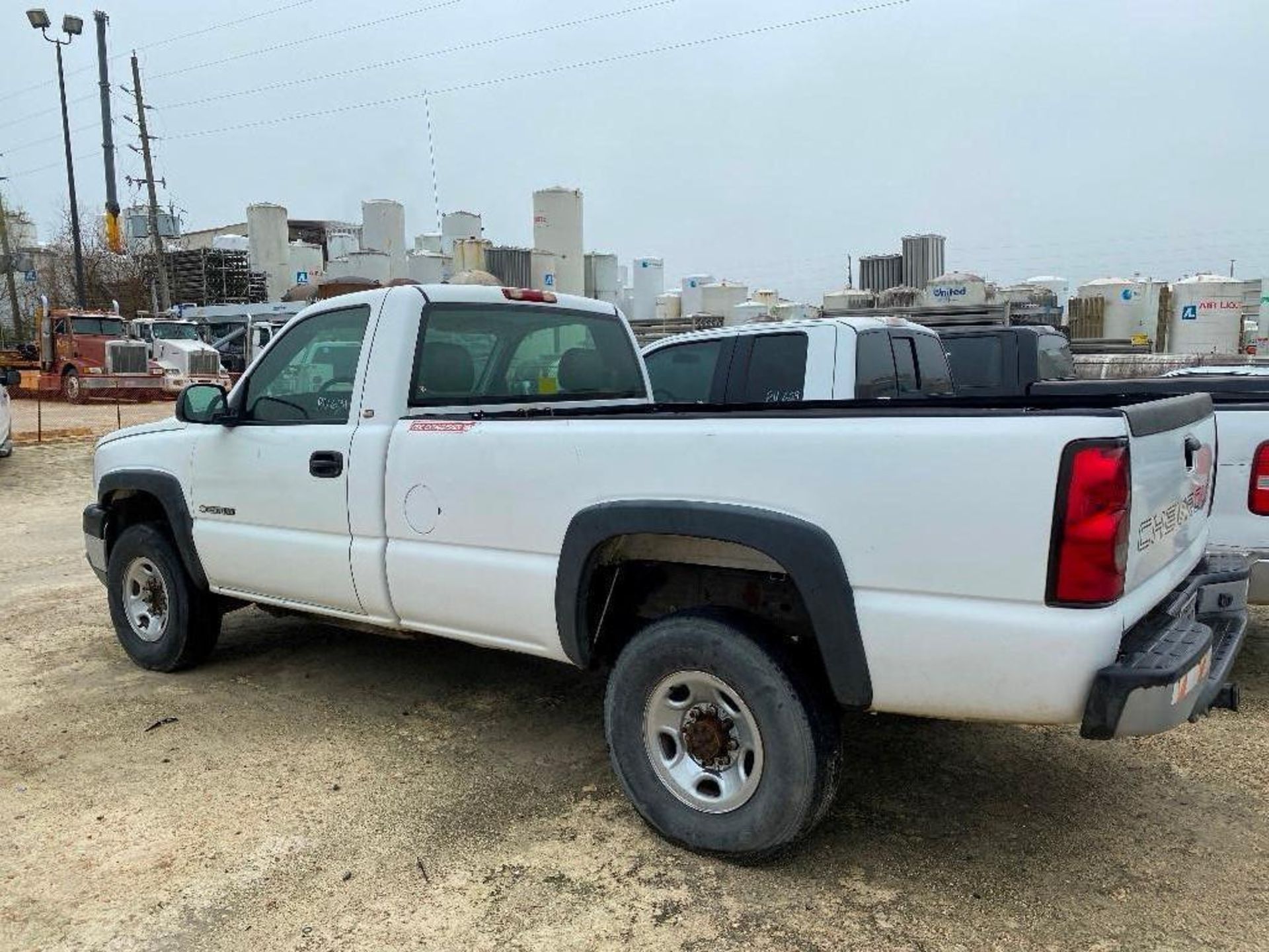 2005 CHEVROLET 2500 PICK UP TRUCK - Image 3 of 10