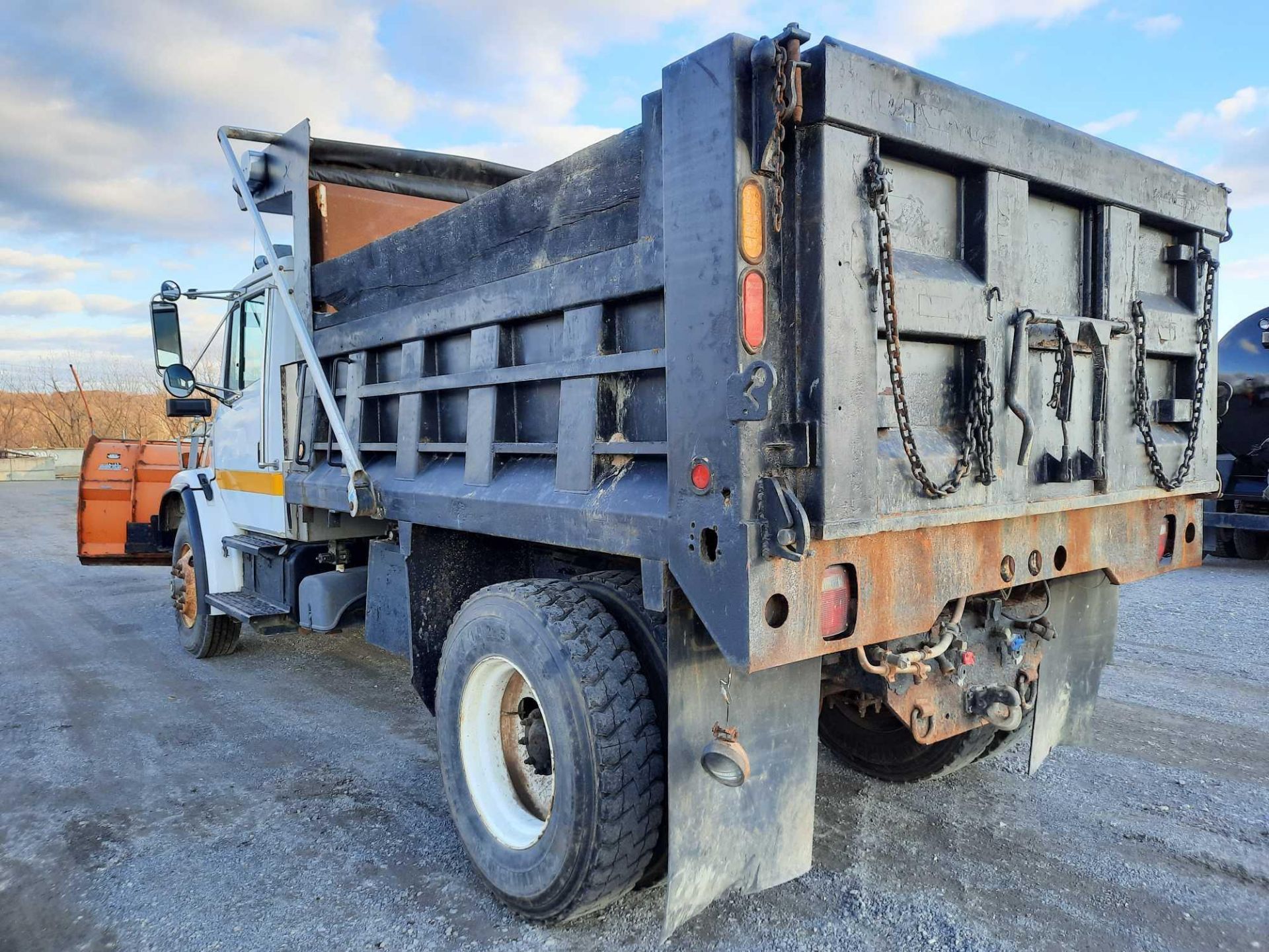 2004 FREIGHTLINER FL80 DUMP TRUCK - Image 2 of 15