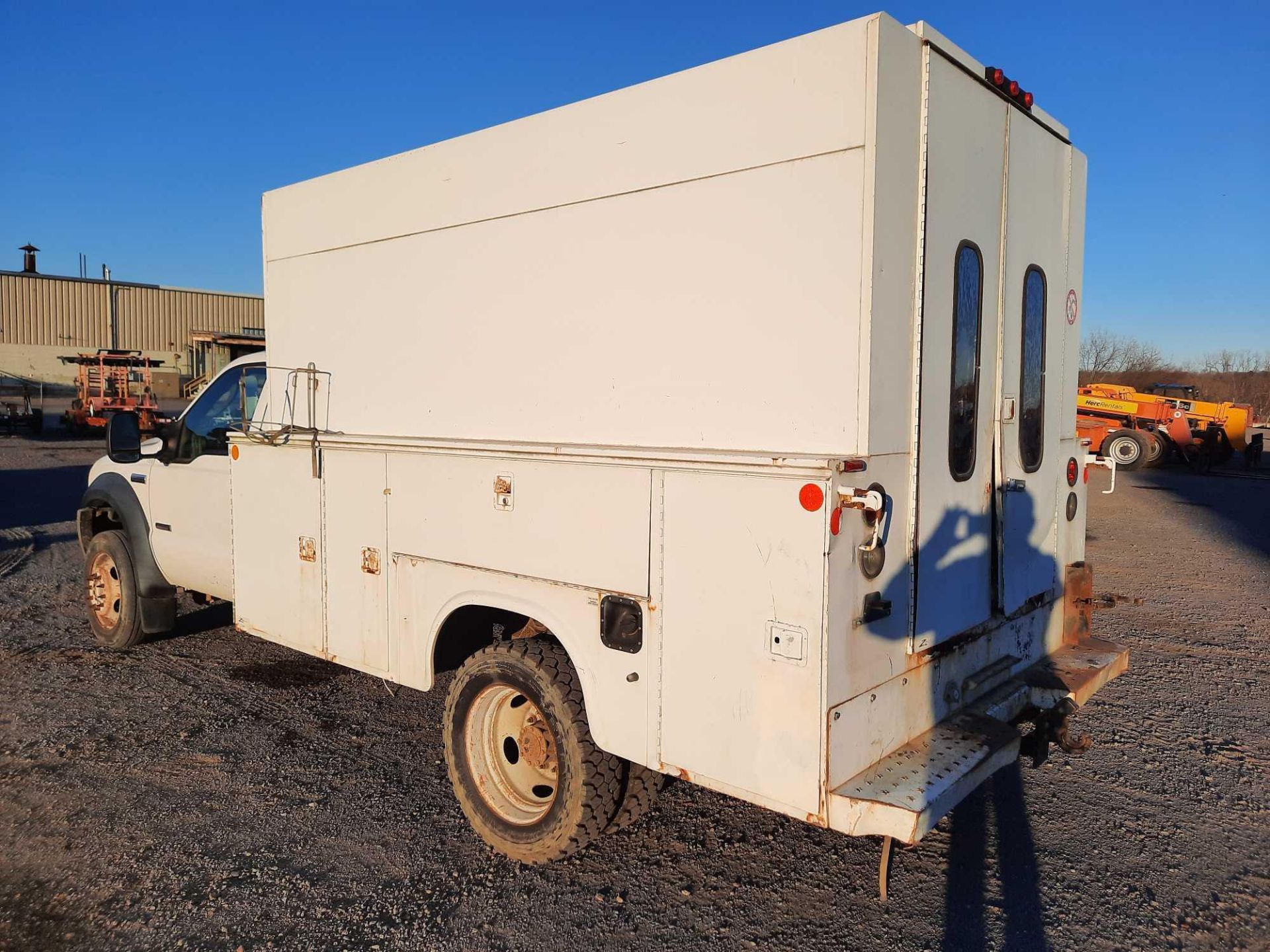 2006 FORD F-550 SERVICE TRUCK - Image 2 of 24