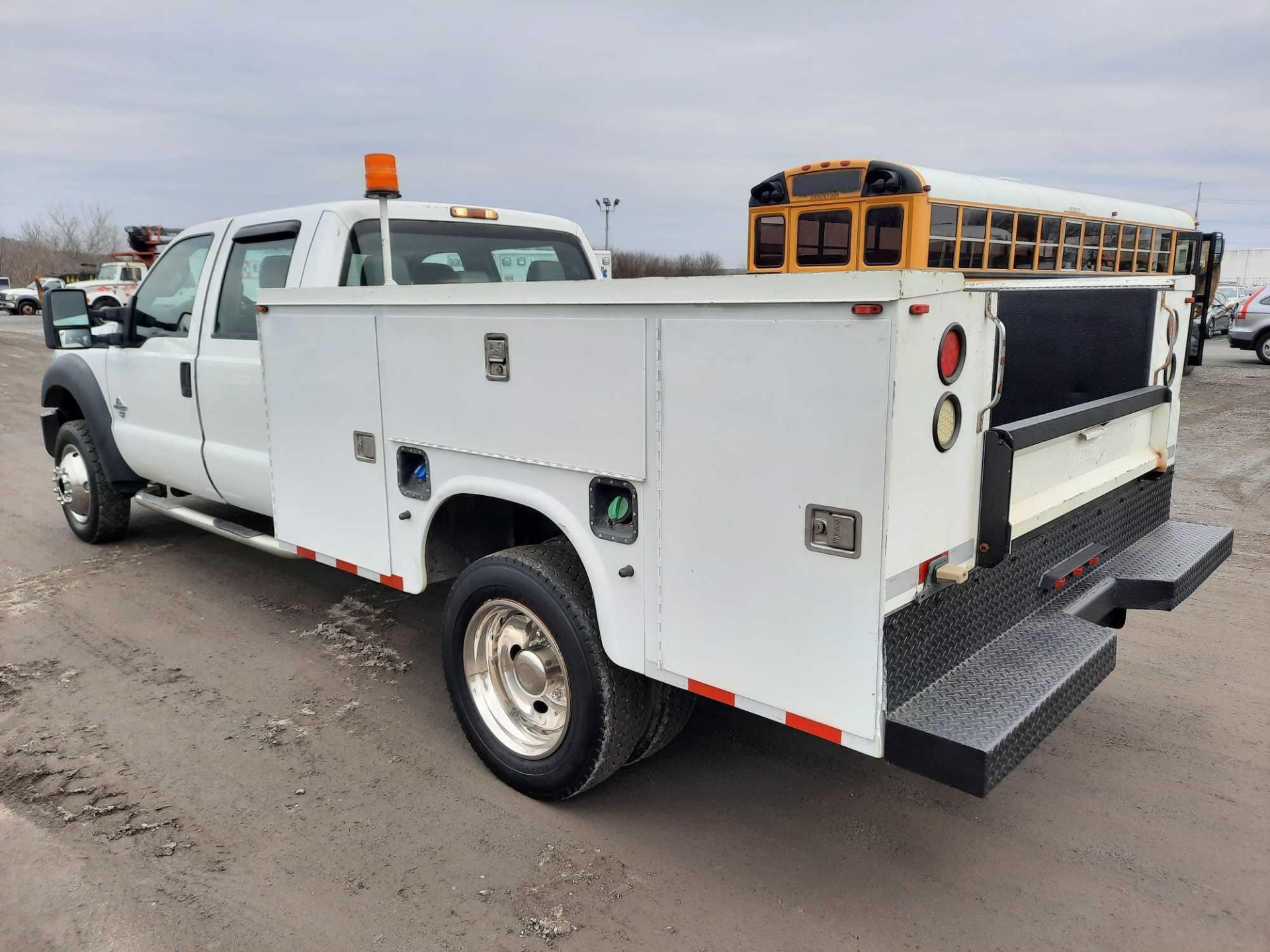 2011 FORD F450 DUALLY 4X4 SERVICE TRUCK - Image 2 of 27