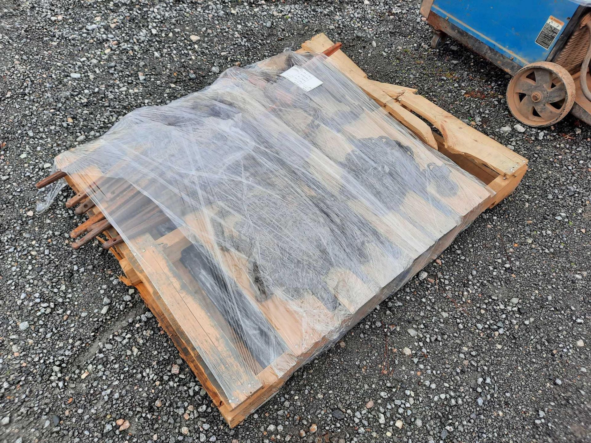 PALLET OF CHAINS WITH BINDERS - Image 2 of 5