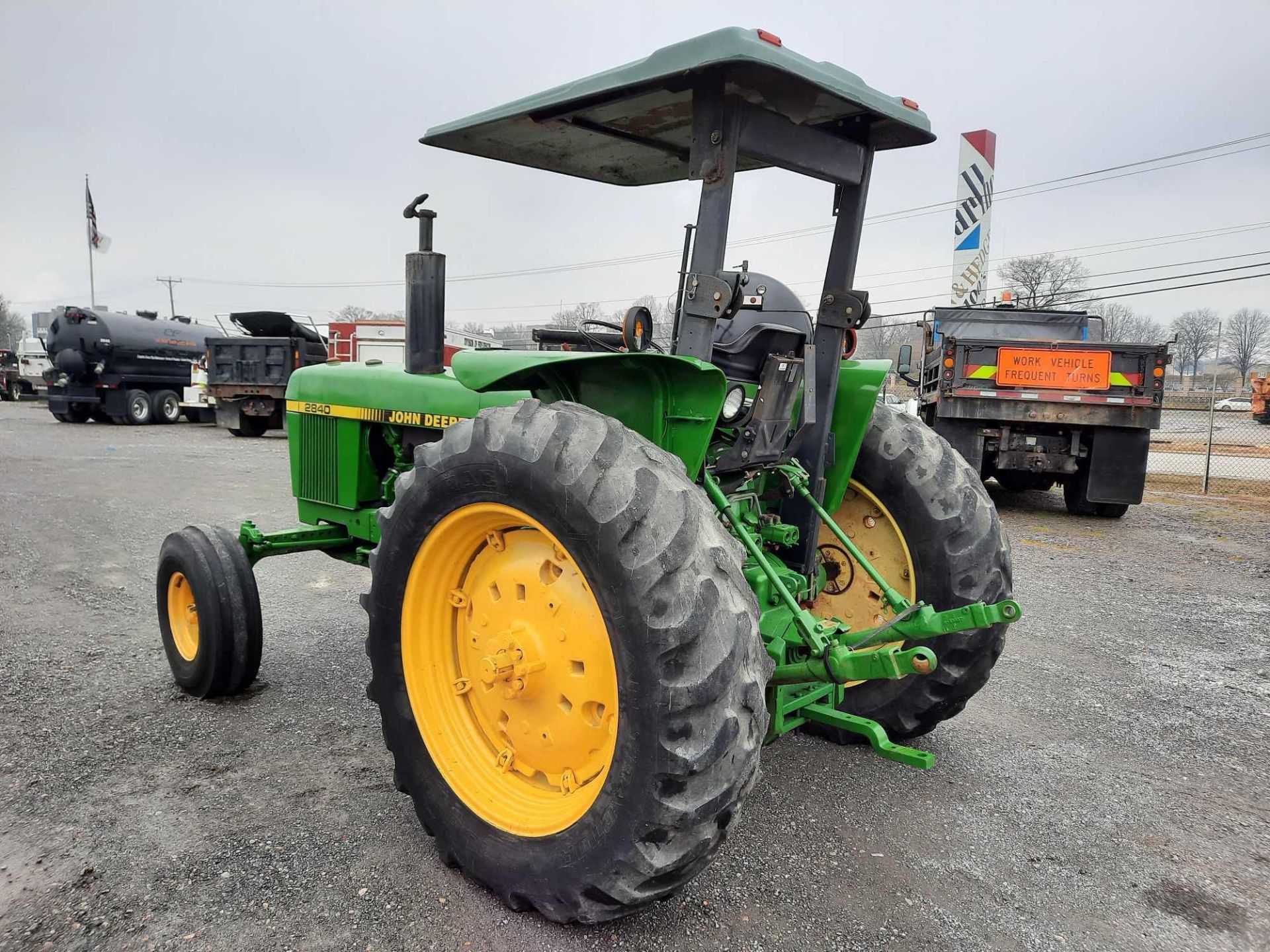 2840 JOHN DEERE TRACTOR - Image 2 of 4