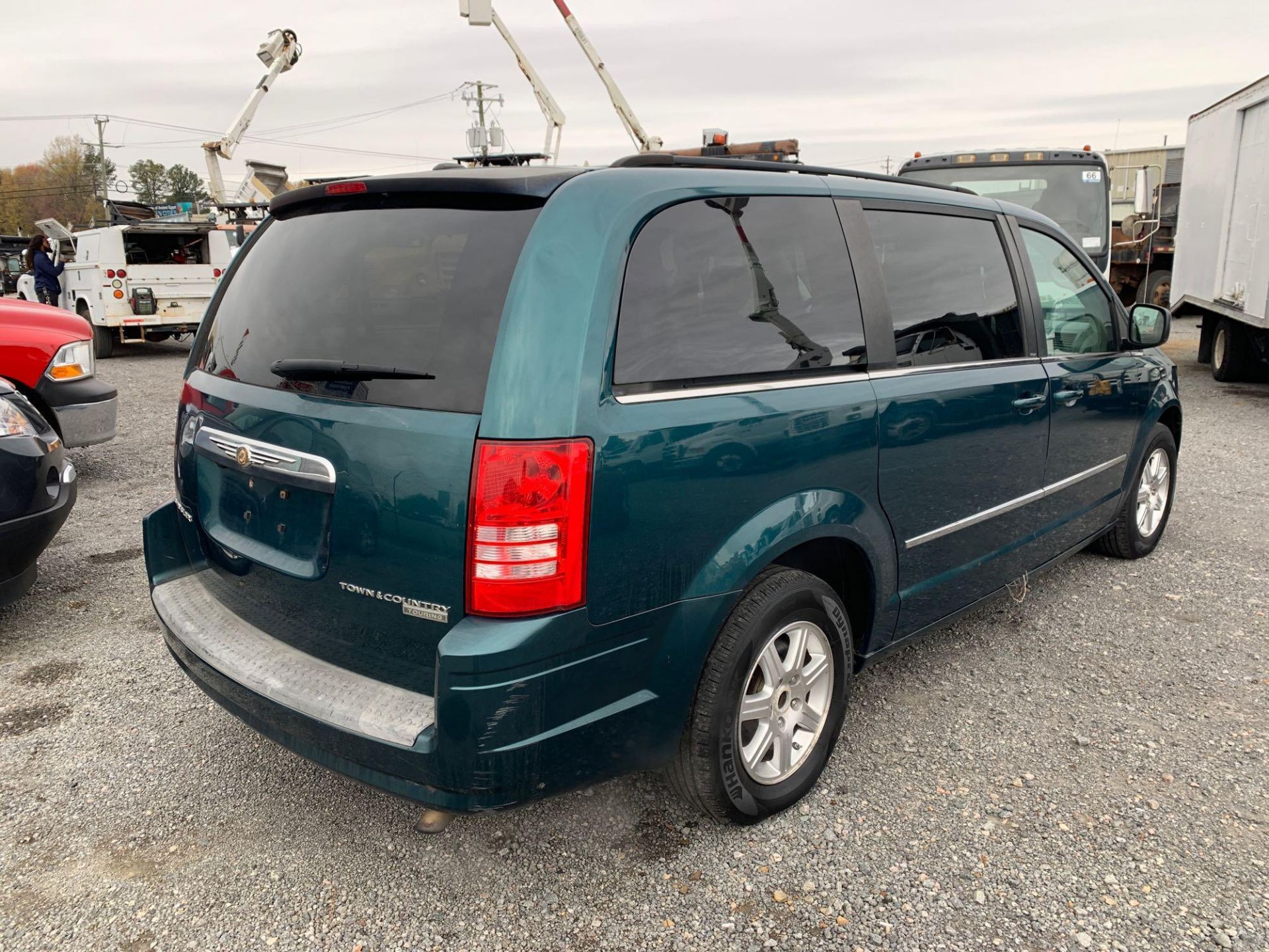 2009 CHRYSLER TOWN & COUNTRY - Image 5 of 19