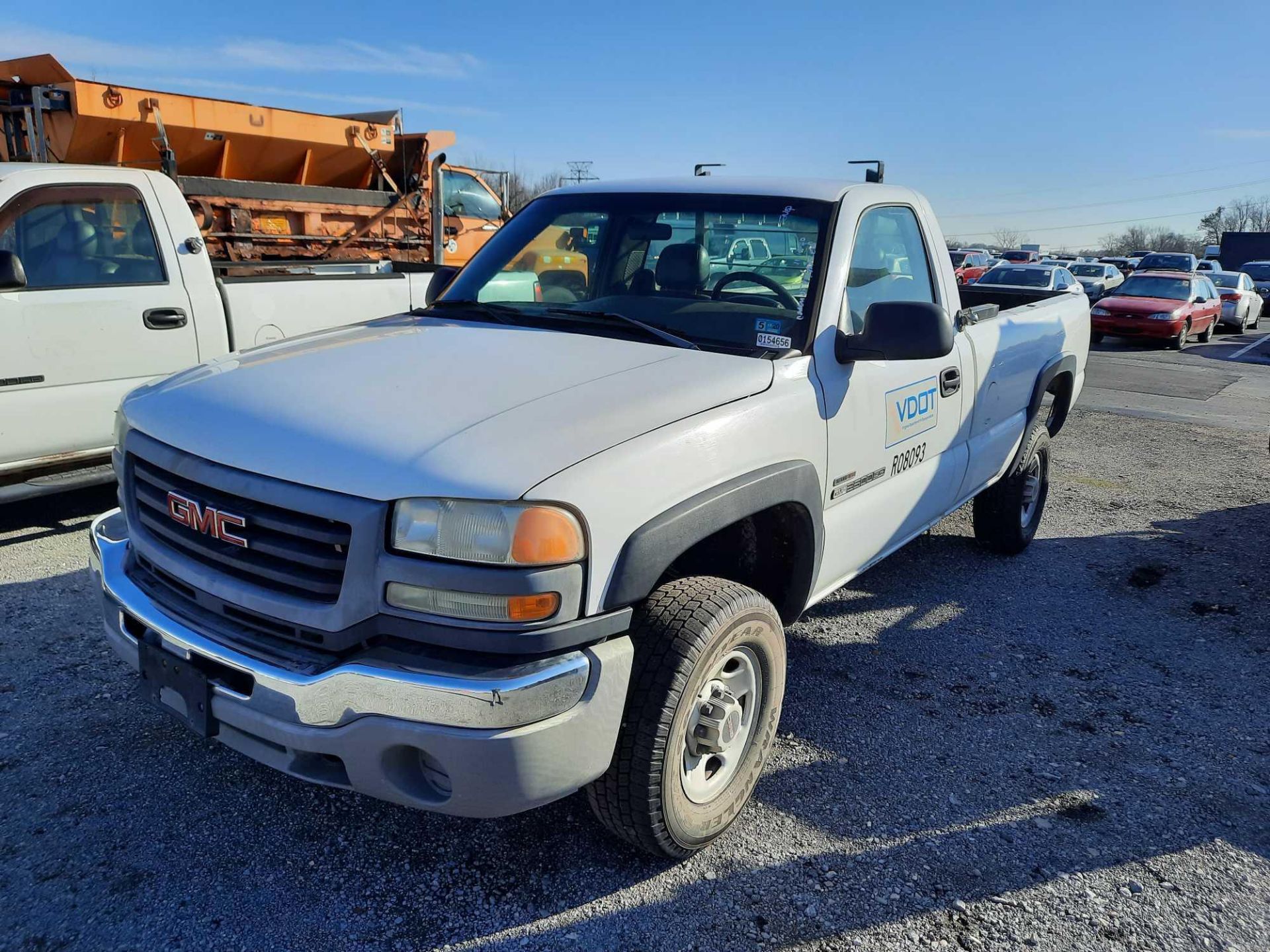 2005 GMC Sierra 2500 HD PICK UP TRUCK (INOPERABLE)