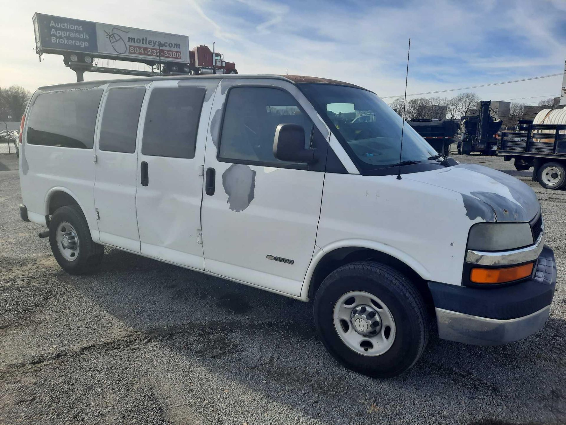 2006 CHEVROLET 3500 EXPRESS VAN - Image 4 of 14