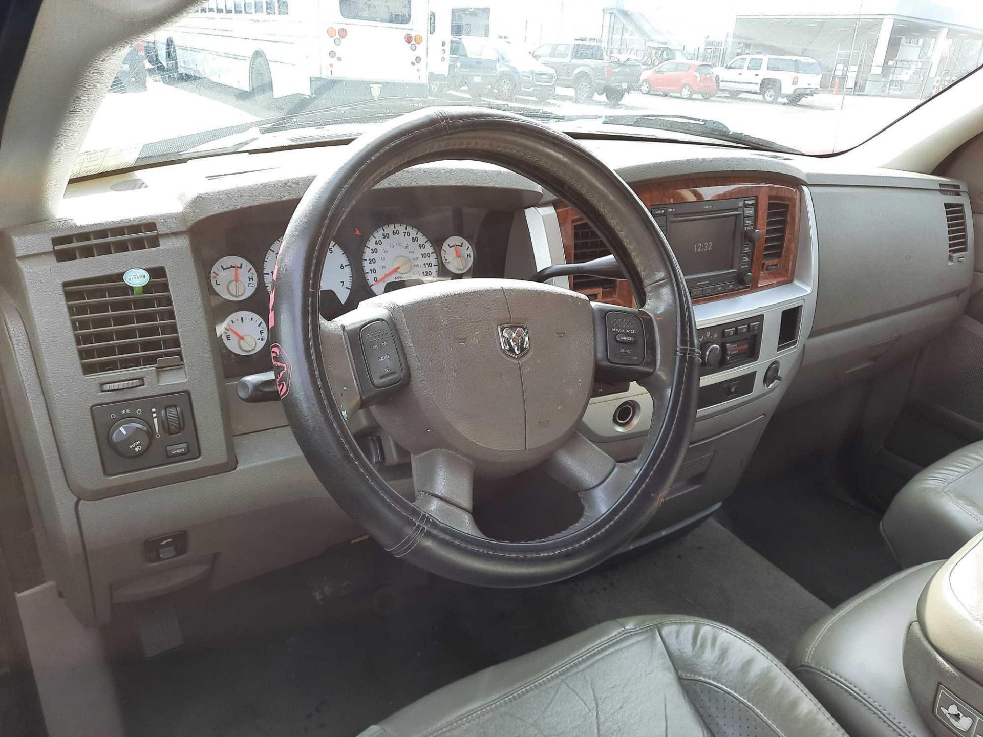 2006 DODGE RAM 1500 CREW CAB 4X4 PICKUP TRUCK - Image 6 of 18