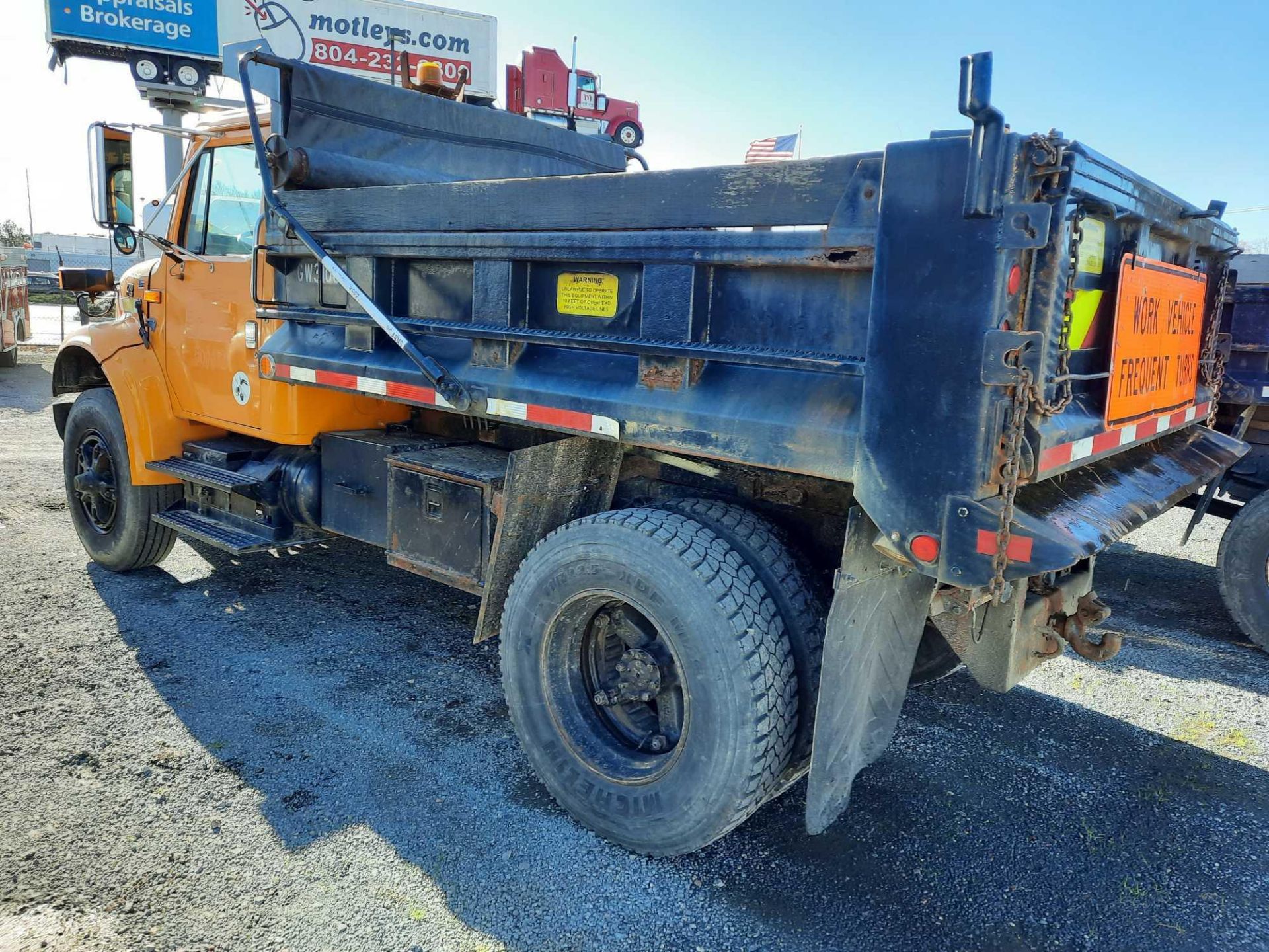 1995 INTERNATIONAL 4700 S/A 10' DUMP TRUCK (VDOT UNIT: R00870) - Image 2 of 23