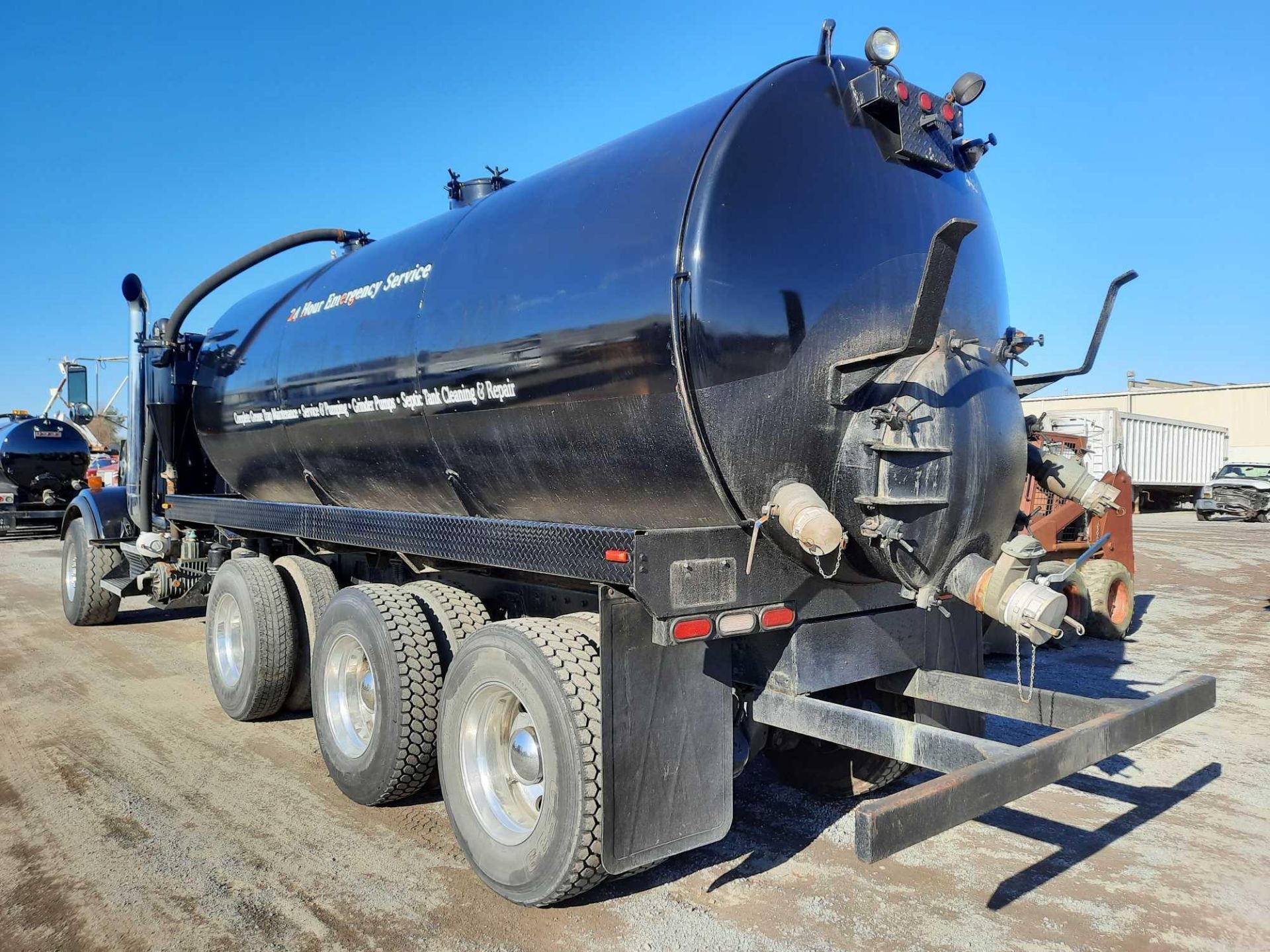 2003 KENWORTH T 800 SEPTIC TANK TRUCK - Image 2 of 25