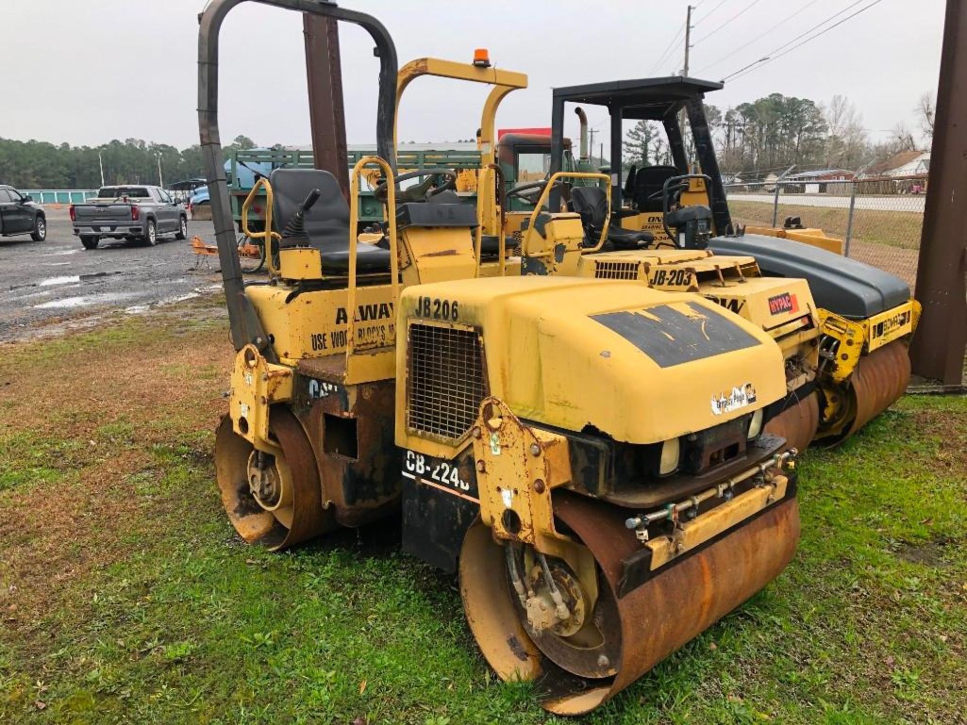 2003 CATERPILLAR CB224D TANDEM VIBRATORY ROLLER (UNIT #JB-206)