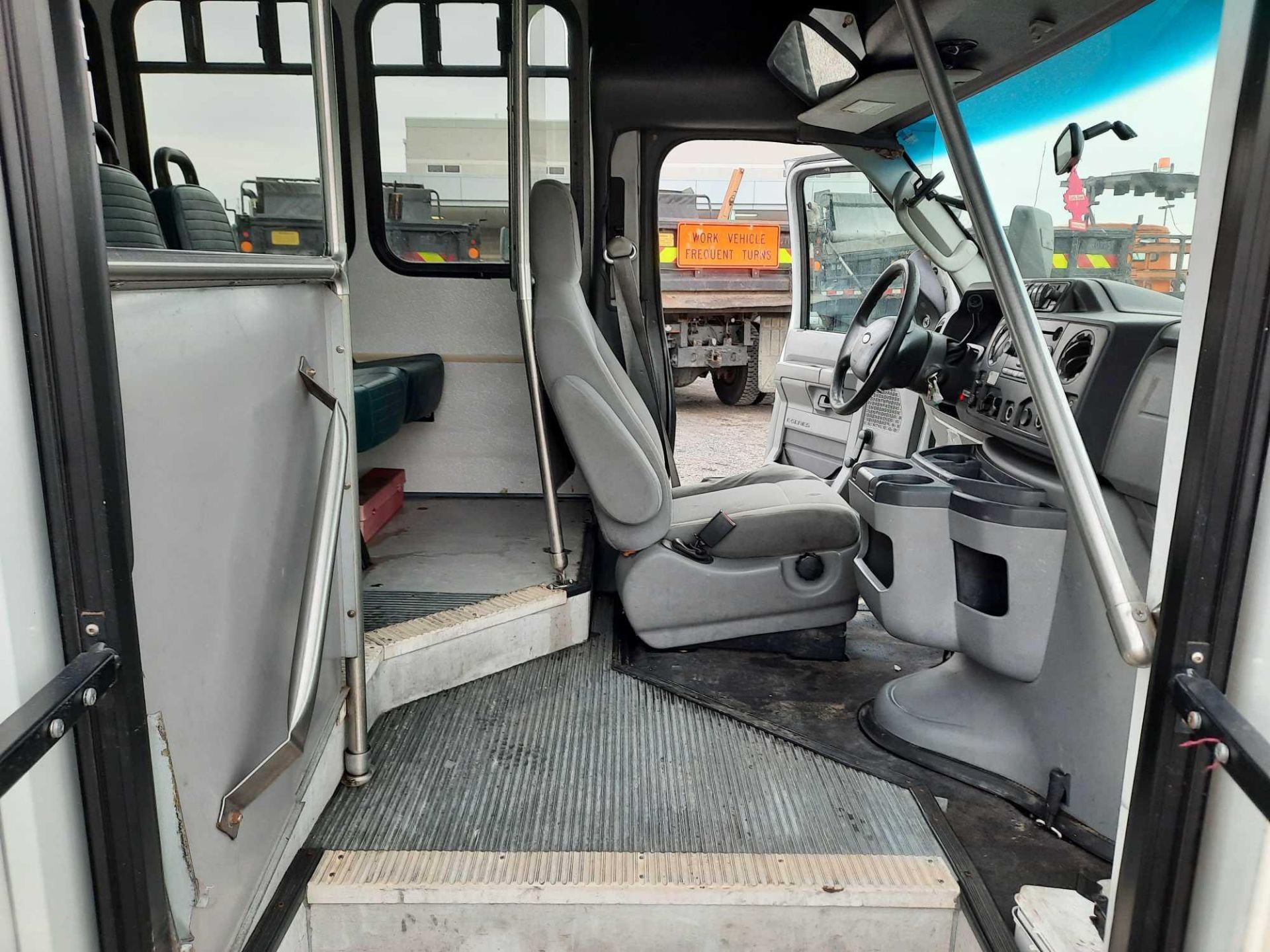 2008 FORD E-450 SHORT BUS - Image 12 of 16