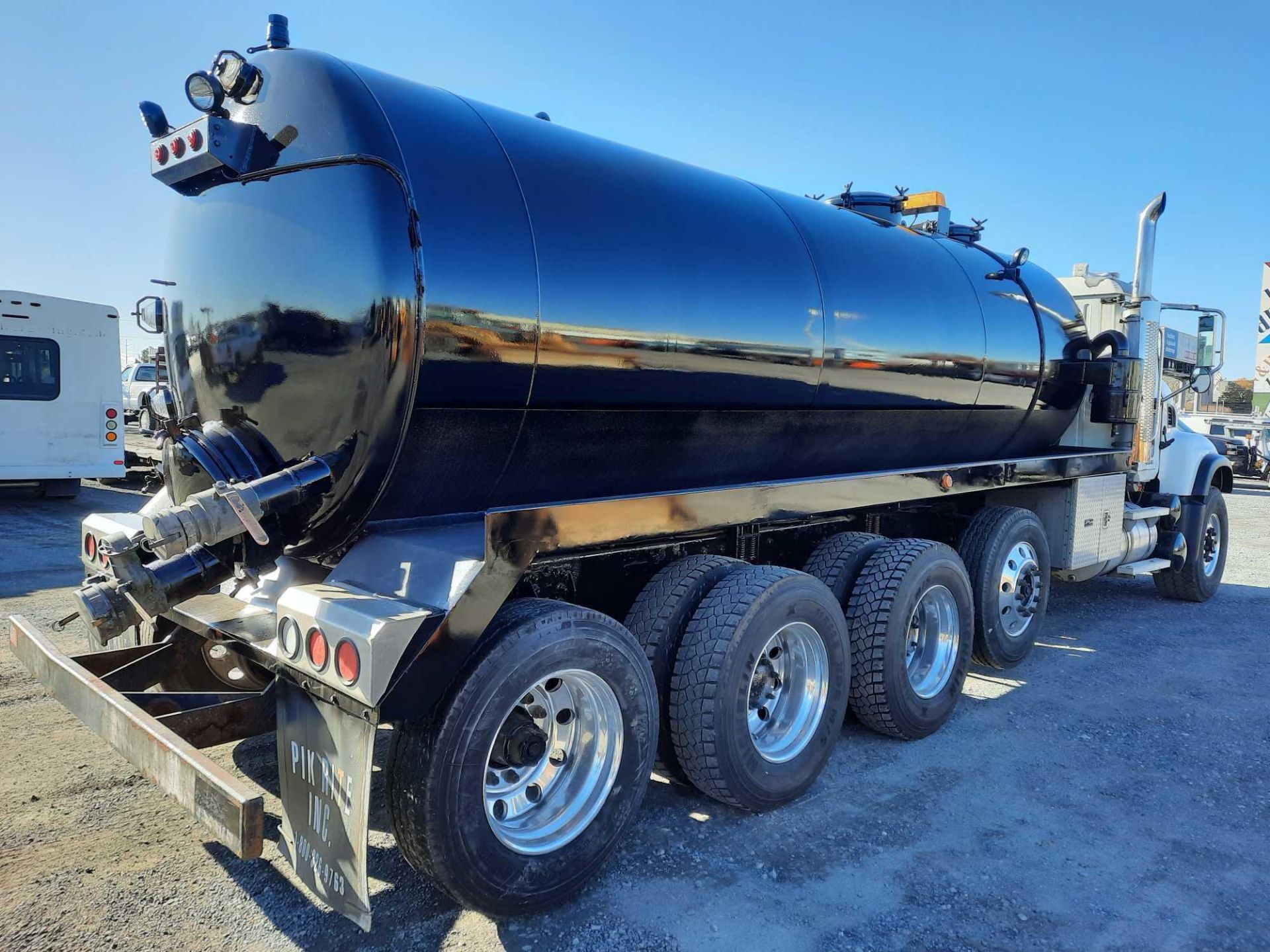 2004 MACK GRANITE CU713 SEPTIC TANKER TRUCK - Image 3 of 28