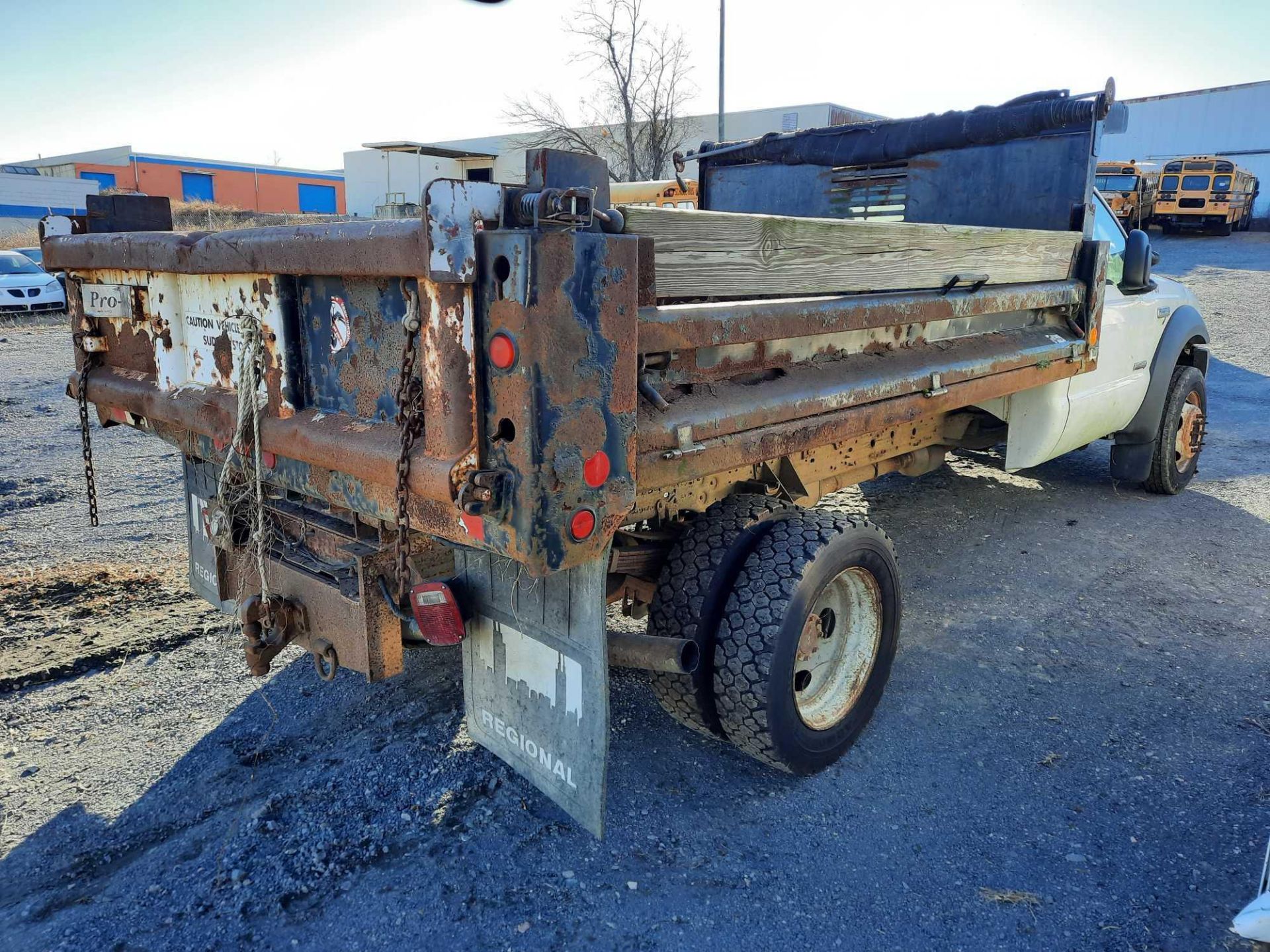 2005 FORD F450 XL SUPER DUTY 11' DUMP TRUCK (INOPERABLE) - Image 2 of 26