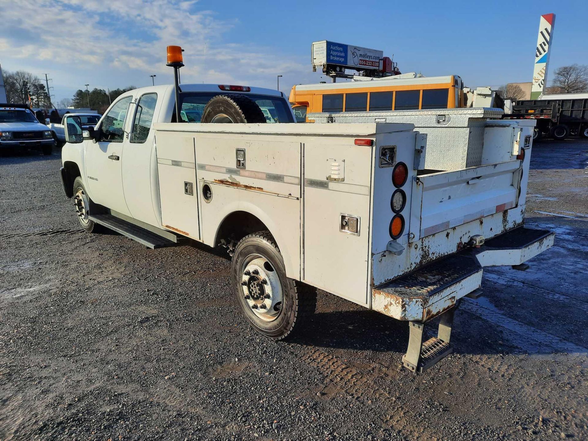 2009 CHEVROLET 3500HD 4x4 RAILROAD SERVICE TRUCK - Image 2 of 31