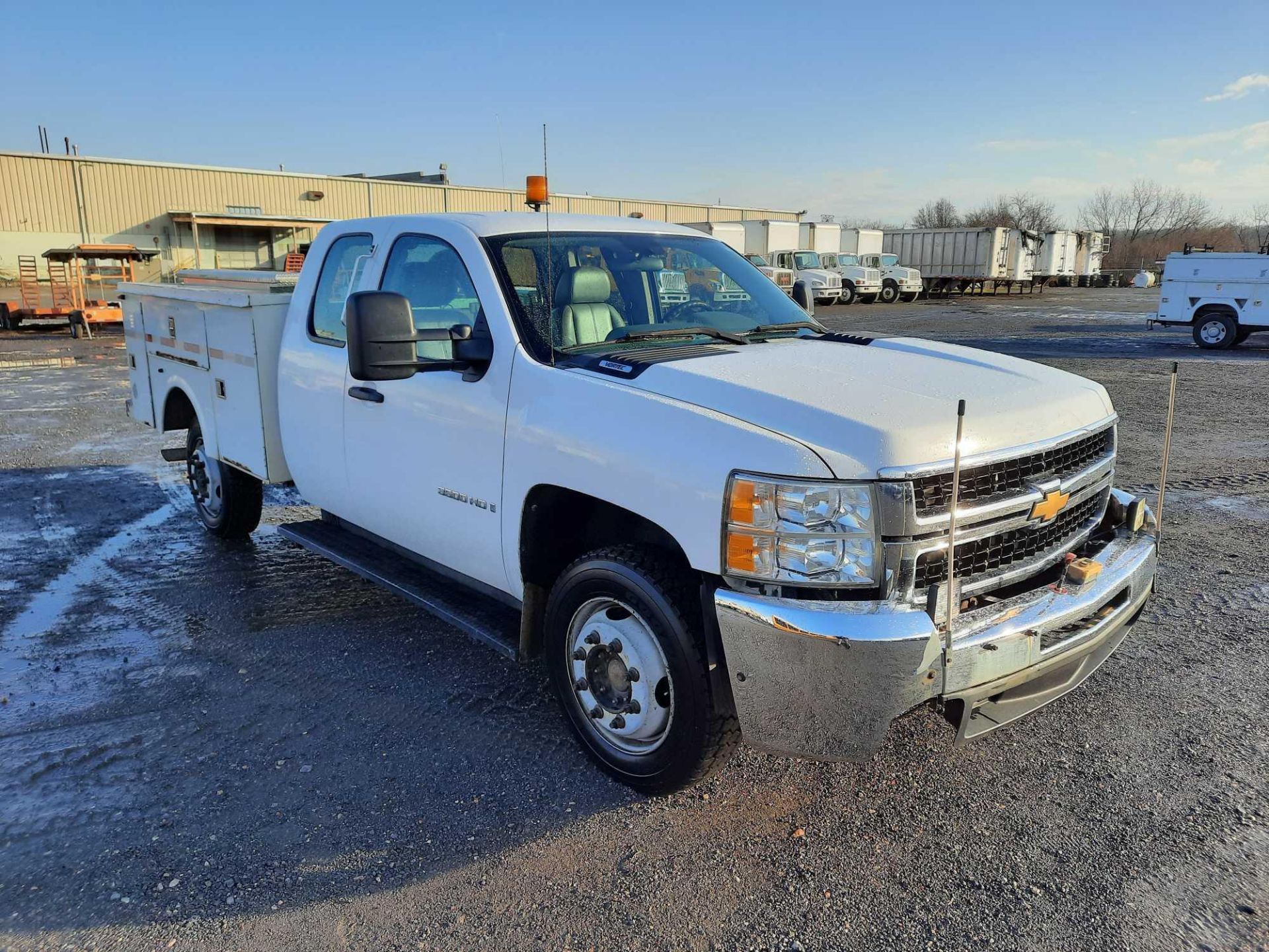 2009 CHEVROLET 3500HD 4x4 RAILROAD SERVICE TRUCK - Image 4 of 31