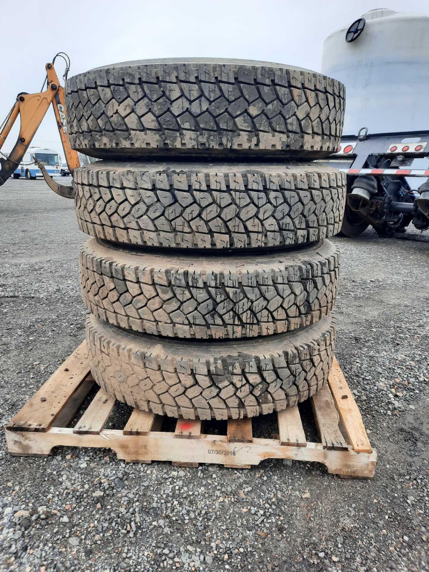 PALLET OF (4)TIRES - Bild 2 aus 5