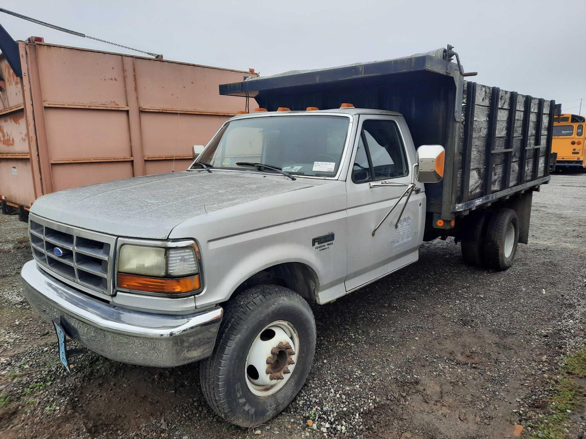 1992 FORD F550 STAKE BODY (VDOT UNIT: 20-10-0041)