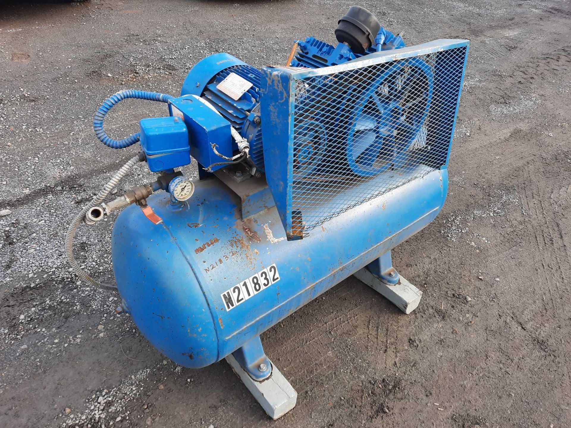 1983 EMGLO GT AIR COMPRESSOR (VDOT UNIT #: N21832) - Image 2 of 4