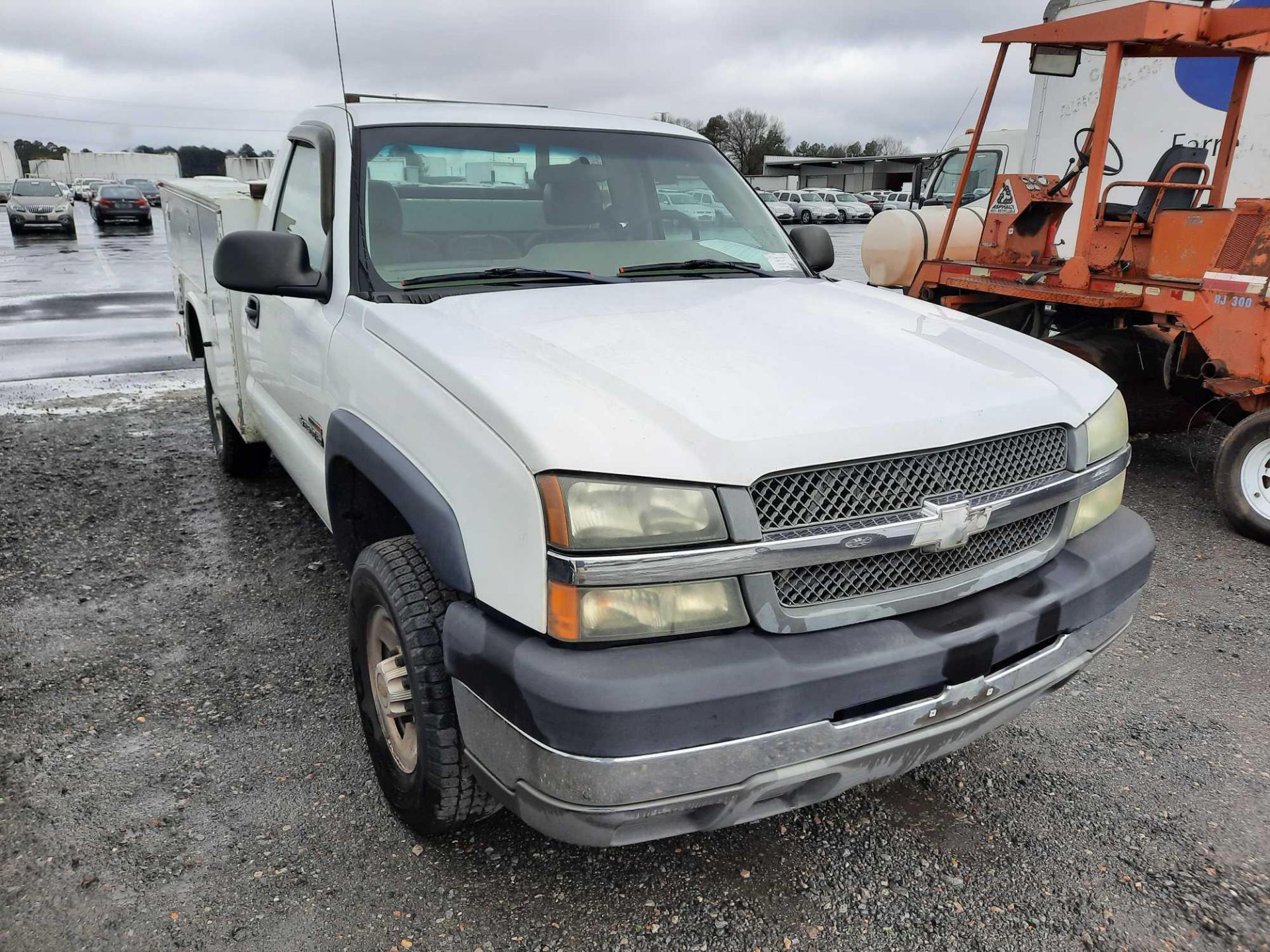 2003 CHEVROLET 2500 SERVICE TRUCK (INOPERABLE) - Image 4 of 19