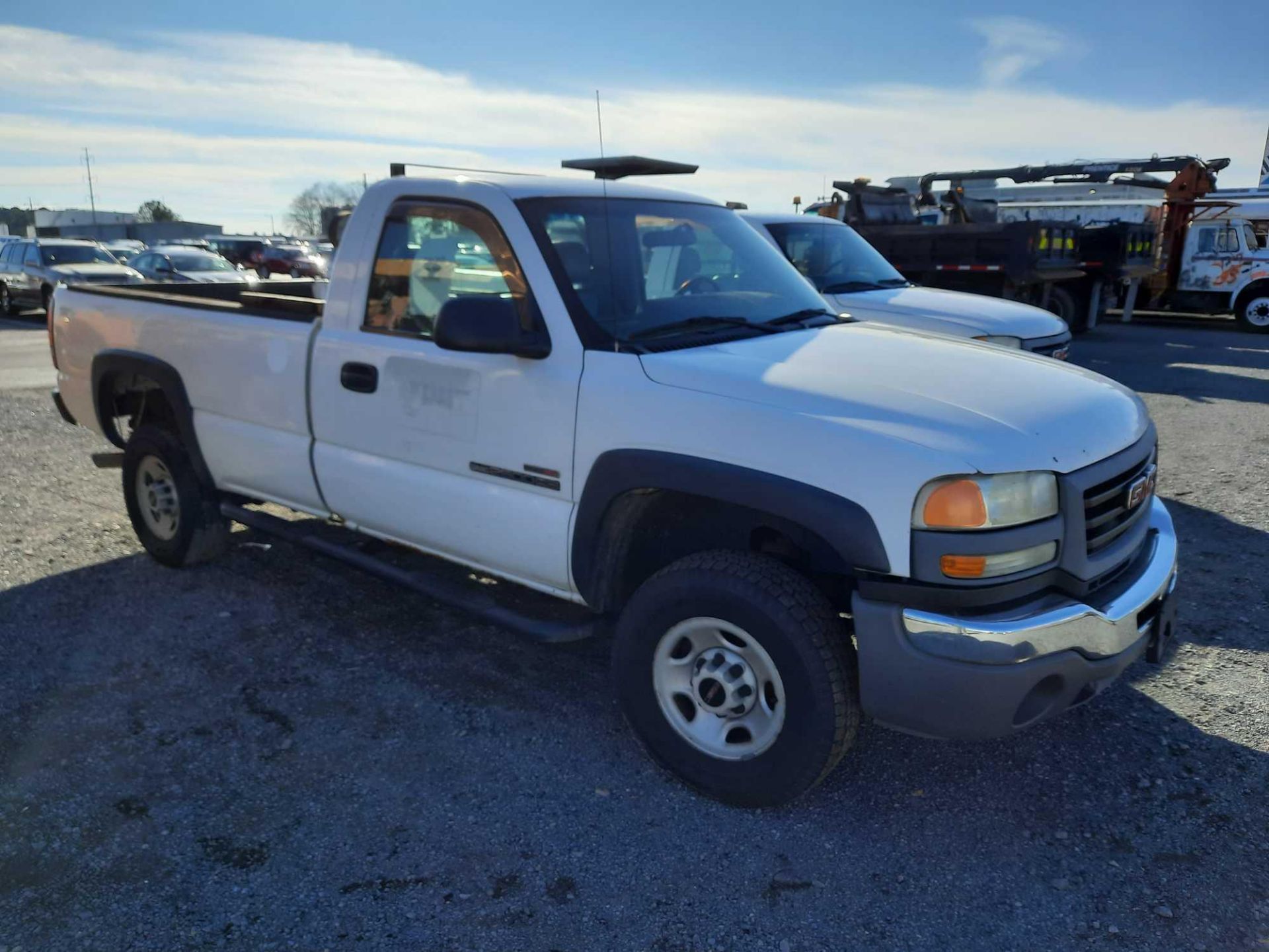 2003 GMC SIERRA 2500HD PICK UP TRUCK (INOPERABLE) - Image 4 of 14