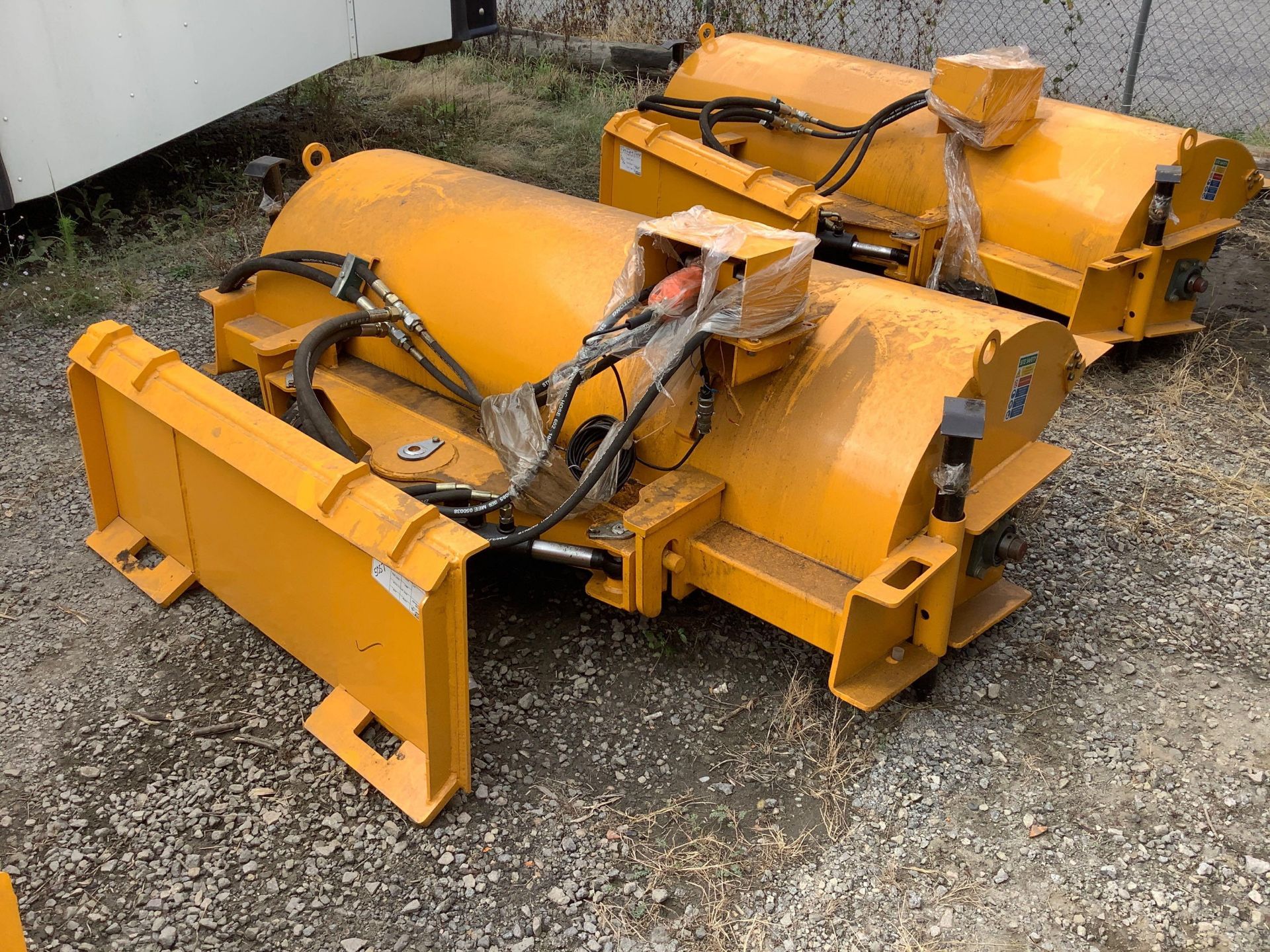 (1) SEVERE DUTY BROOM/SWEEPER ATTACHMENT 78 INCH - Image 3 of 4