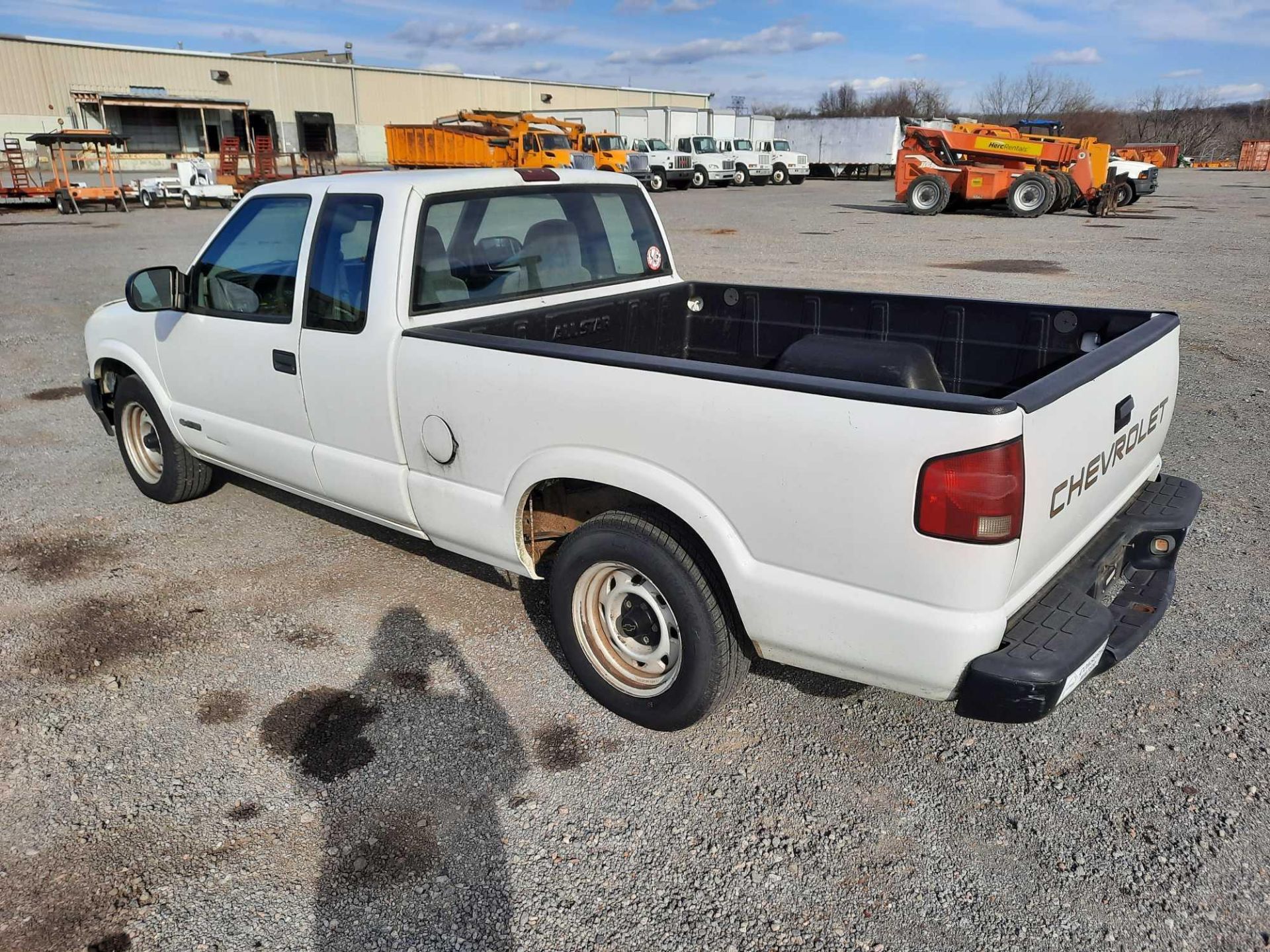 2001 CHEVROLET S10 PICKUP TRUCK - Image 2 of 18